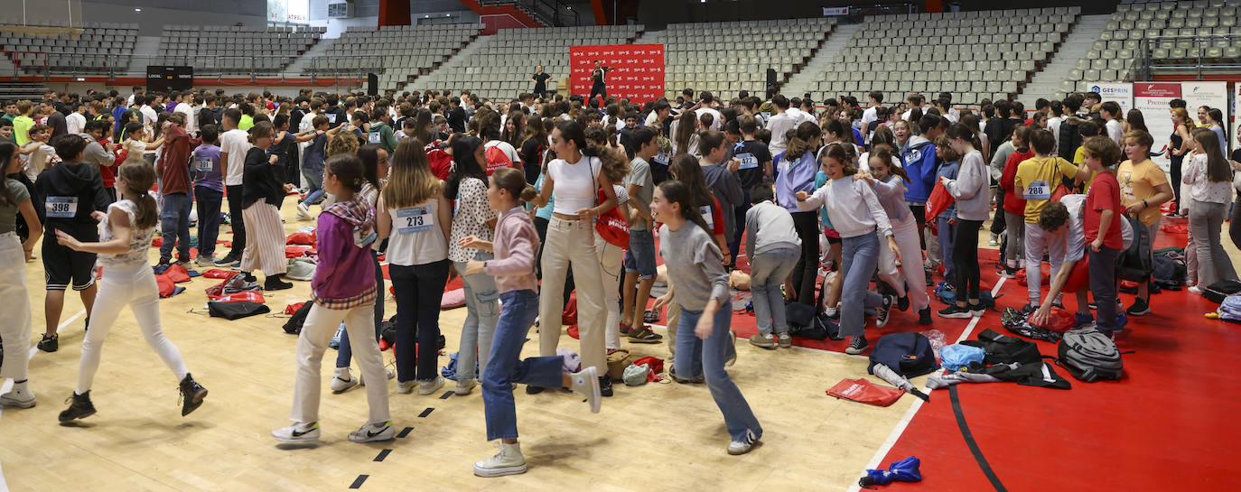 13.000 escolares baten el récord de reanimación simultánea en Gijón