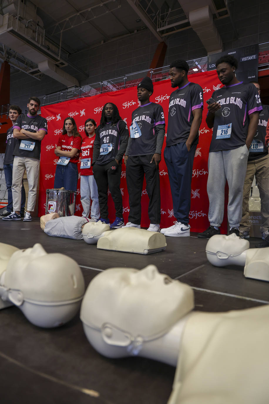 13.000 escolares baten el récord de reanimación simultánea en Gijón