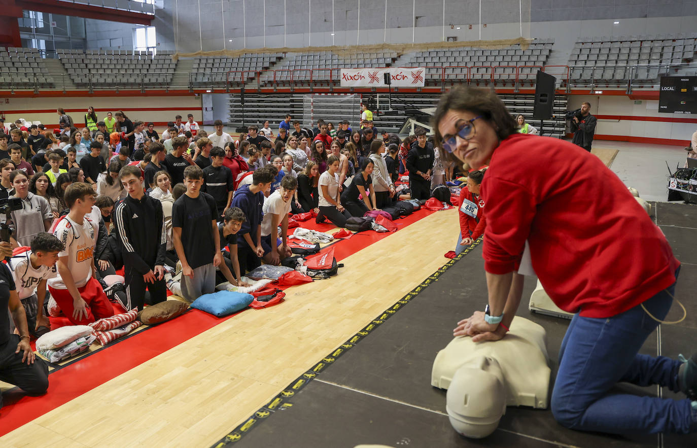 13.000 escolares baten el récord de reanimación simultánea en Gijón