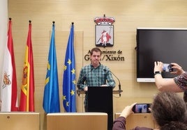 El portavoz municipal de IU, Javier Suárez Llana.