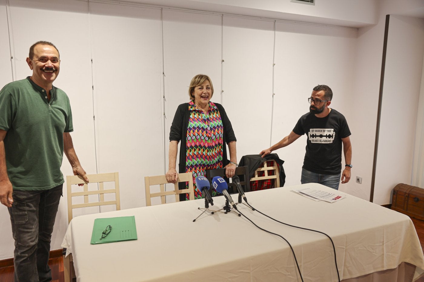 Juan José Fernández, Mariví Monteserín y David García el pasado verano, en una rueda de prensa para valorar el pacto de gobierno.