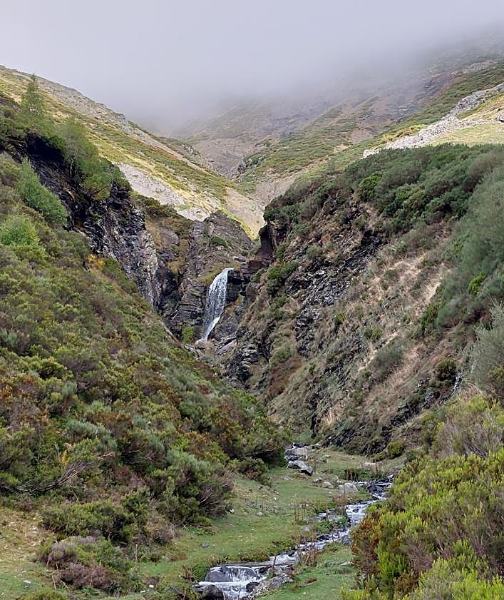 Imagen secundaria 2 - El recorrido desde Tonín de Arbás hasta el Estorbín de Valverde discurre por un paisaje de valle acogedor y tranquilo 
