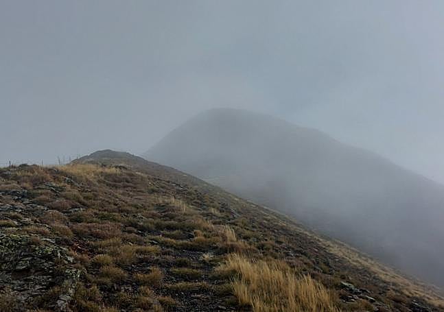 Collado Cuanya Estrella con el Estorbín entre la niebla
