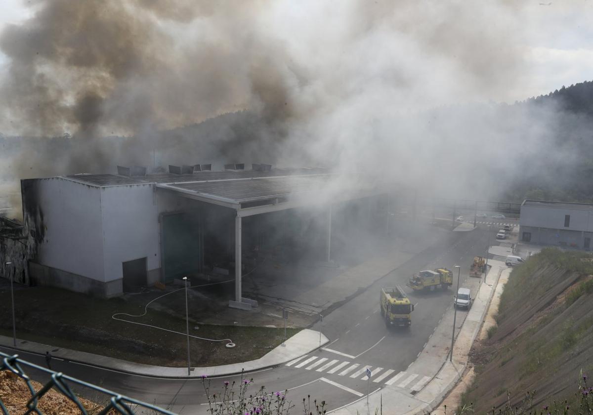 Incendio de la planta de basura bruta, la conocida como 'plantona', el pasado mes de abril.