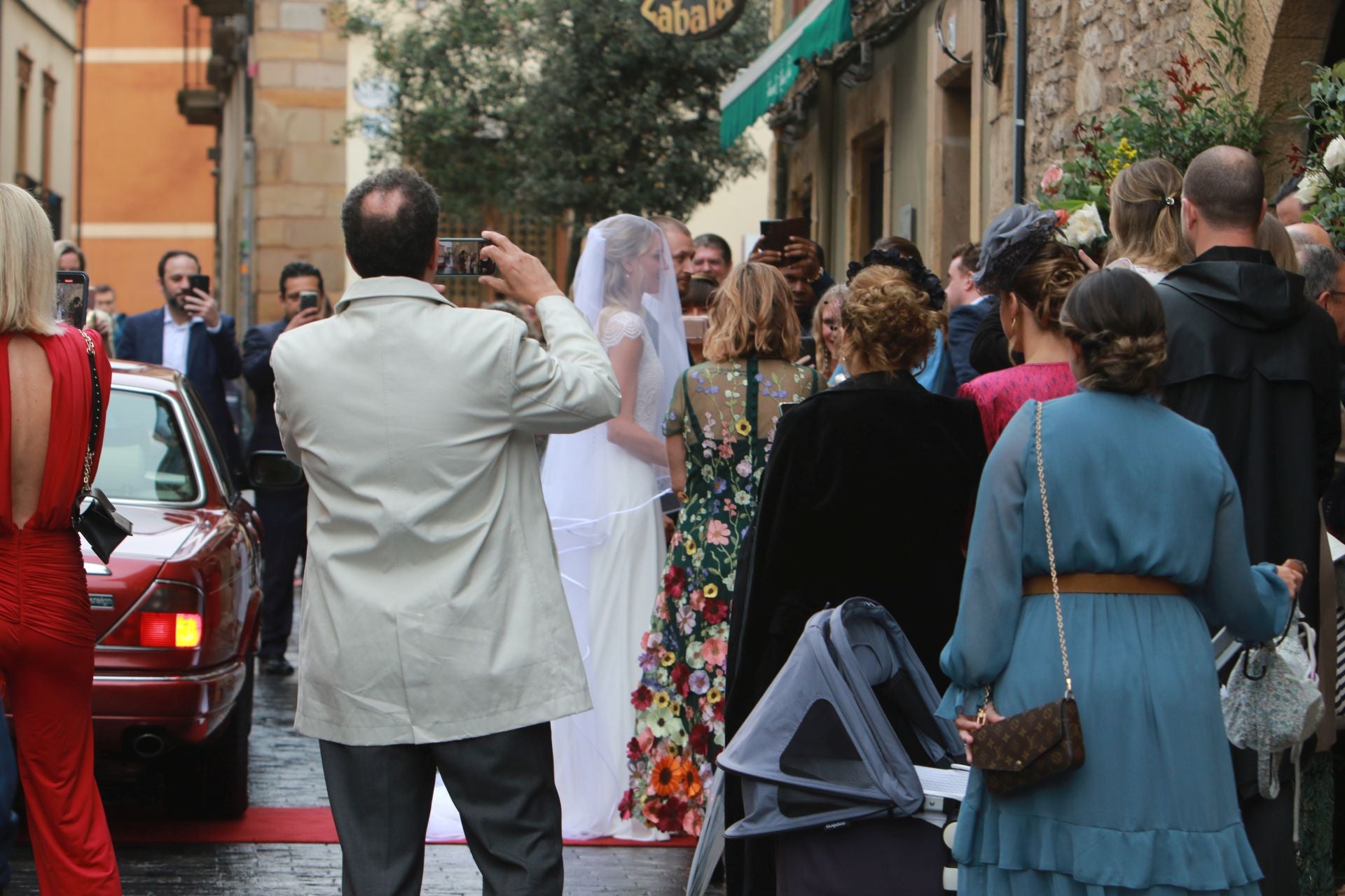 Derroche de estilo y elegancia en una boda con arraigo en Gijón