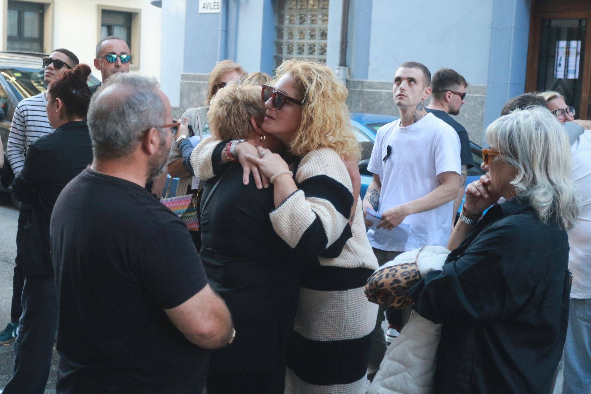 Emotivo homenaje a Saúl, el joven fallecido hace un año en un piso de Gijón