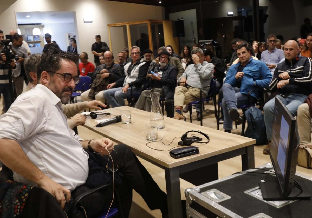 Thomas Dworzak contó en su charla muchas de las experiencias vividas en los conflictos a los que ha asistido en primera línea.