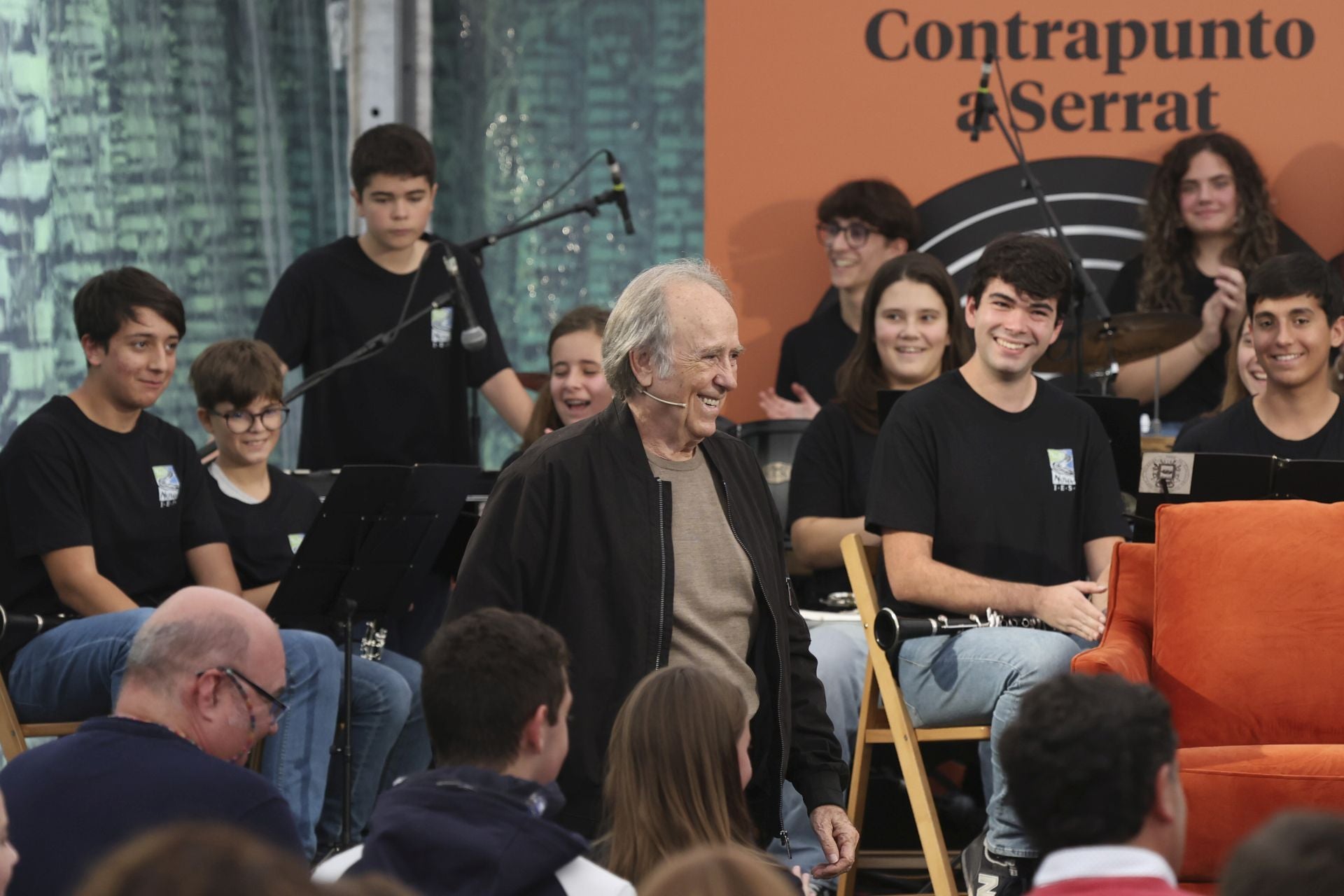 Serrat, pletórico en Asturias: las mejores imágenes de su llegada