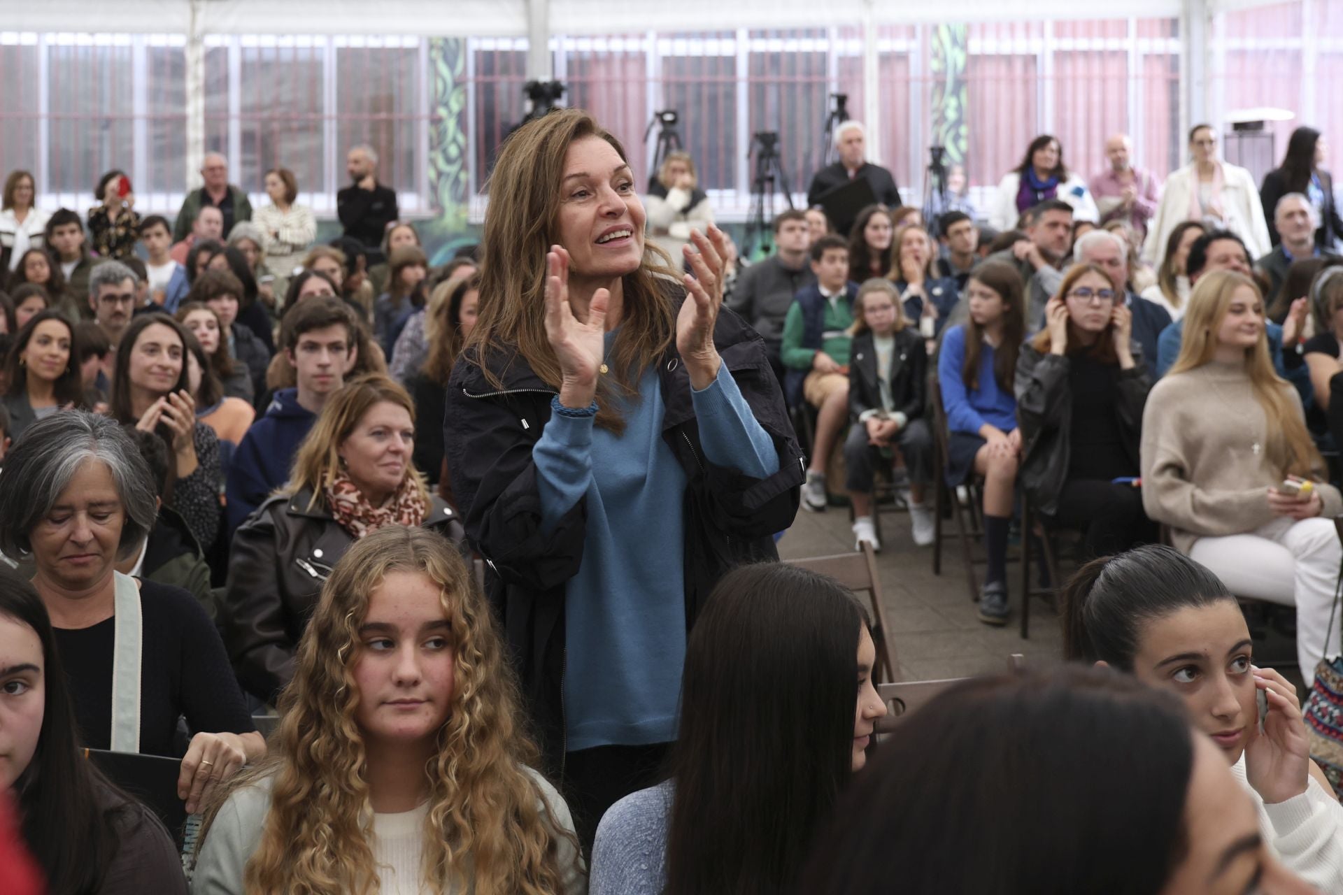 Serrat, pletórico en Asturias: las mejores imágenes de su llegada