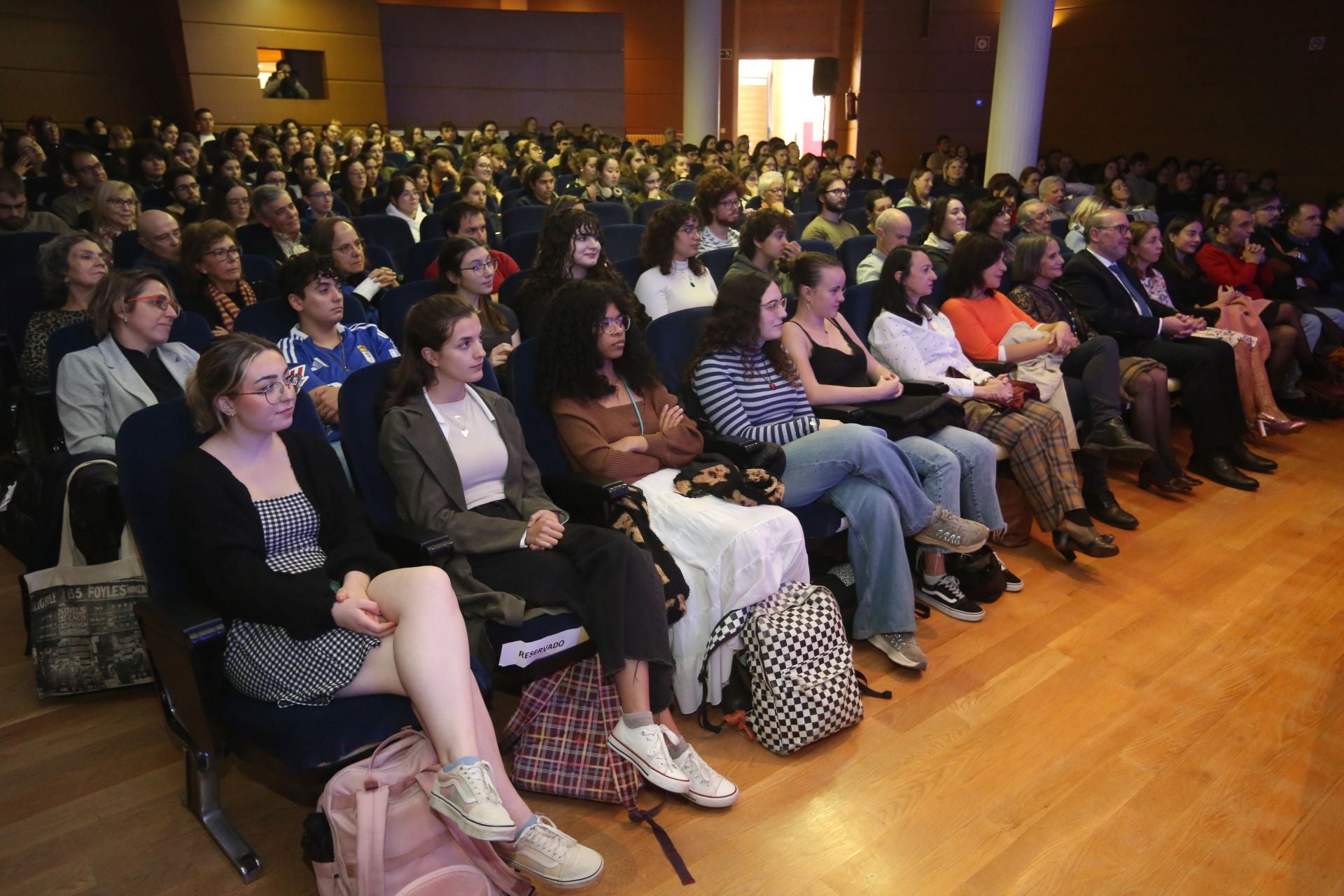 La magia de las palabras de Ana Blandiana y la inspiración de Carolina Marín, en imágenes