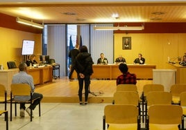 R. R. P. y G. R. F., durante el juicio en la Audiencia Provincial, en Gijón.