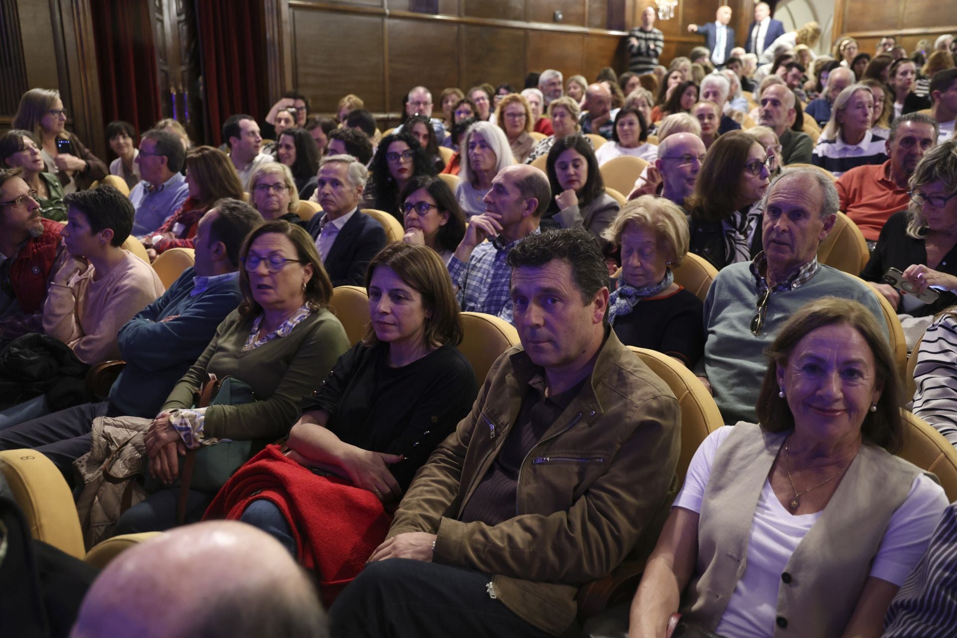 Los mejores momentos de la charla entre Joan Manuel Serrat e Iñaki Gabilondo en el Teatro Jovellanos