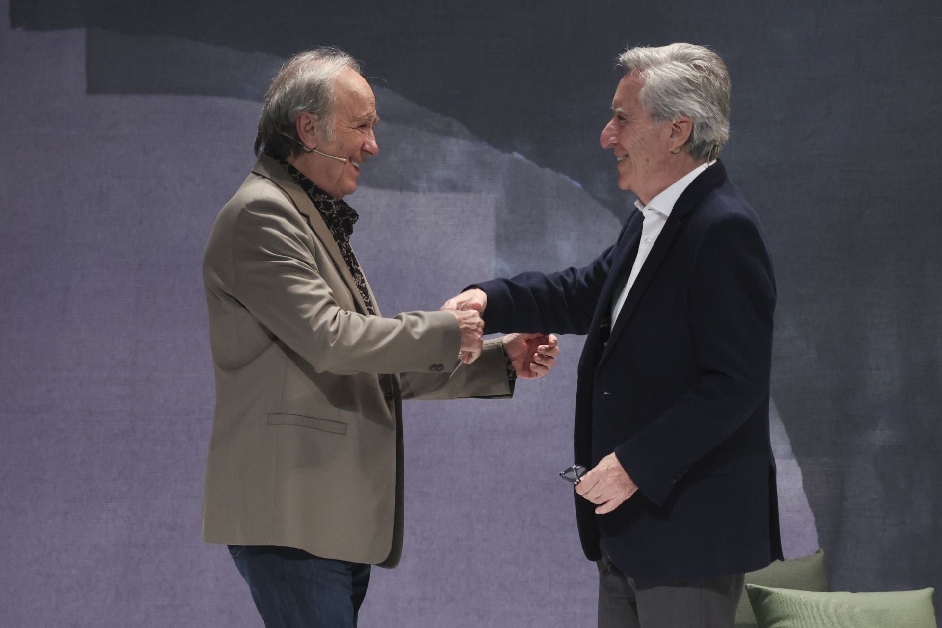 Los mejores momentos de la charla entre Joan Manuel Serrat e Iñaki Gabilondo en el Teatro Jovellanos