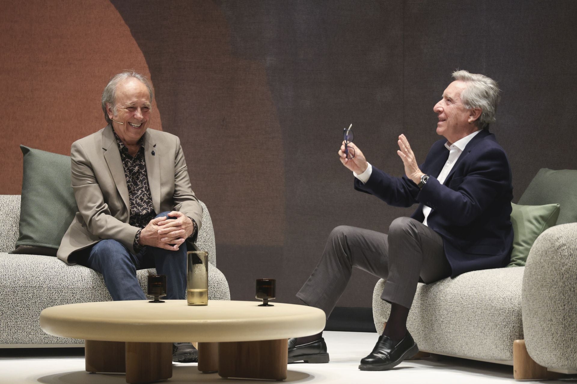 Los mejores momentos de la charla entre Joan Manuel Serrat e Iñaki Gabilondo en el Teatro Jovellanos