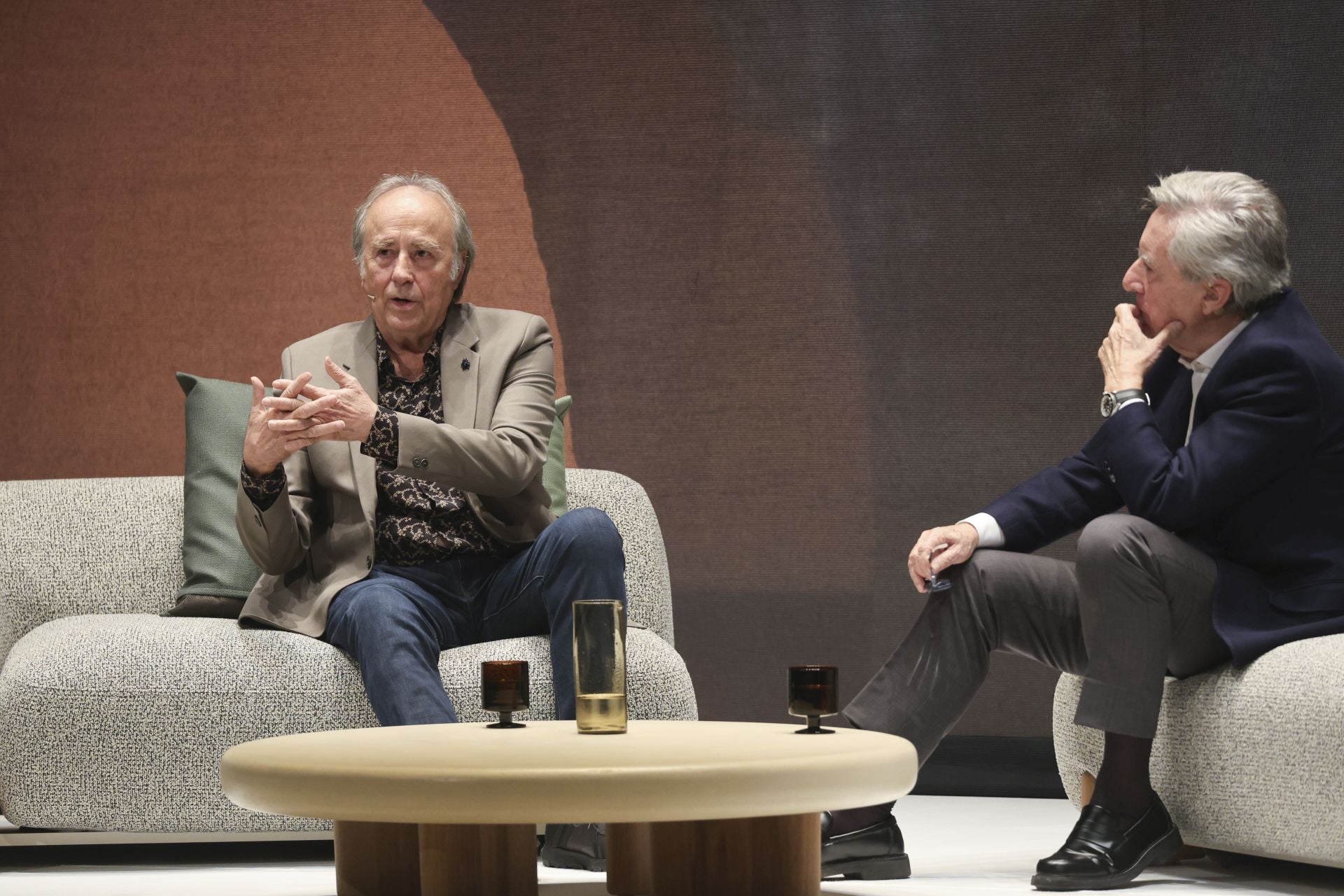 Los mejores momentos de la charla entre Joan Manuel Serrat e Iñaki Gabilondo en el Teatro Jovellanos