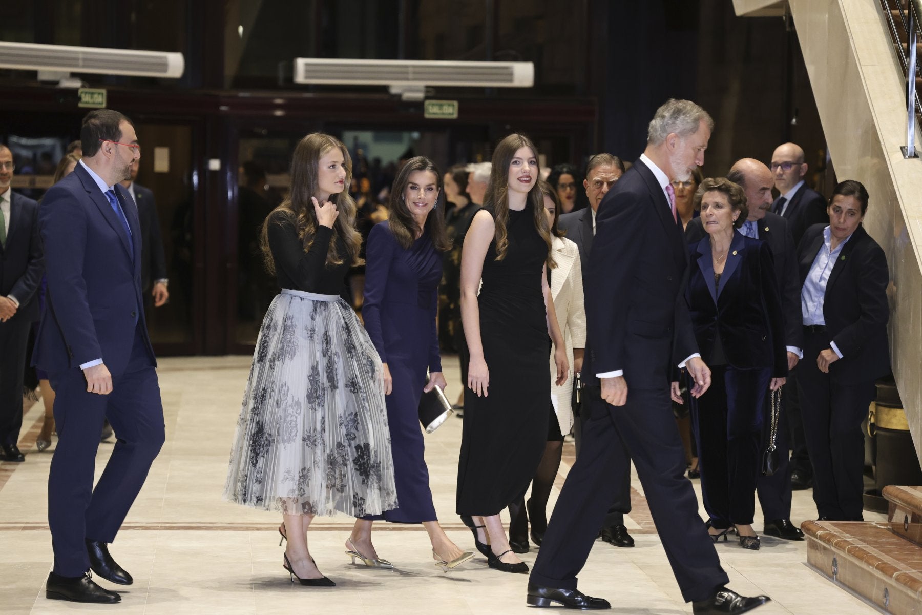 La Princesa Leonor, la Reina Letizia, la Infanta Sofía y el Rey Felipe VI, a su llegada al recital del Auditorio Príncipe Felipe.