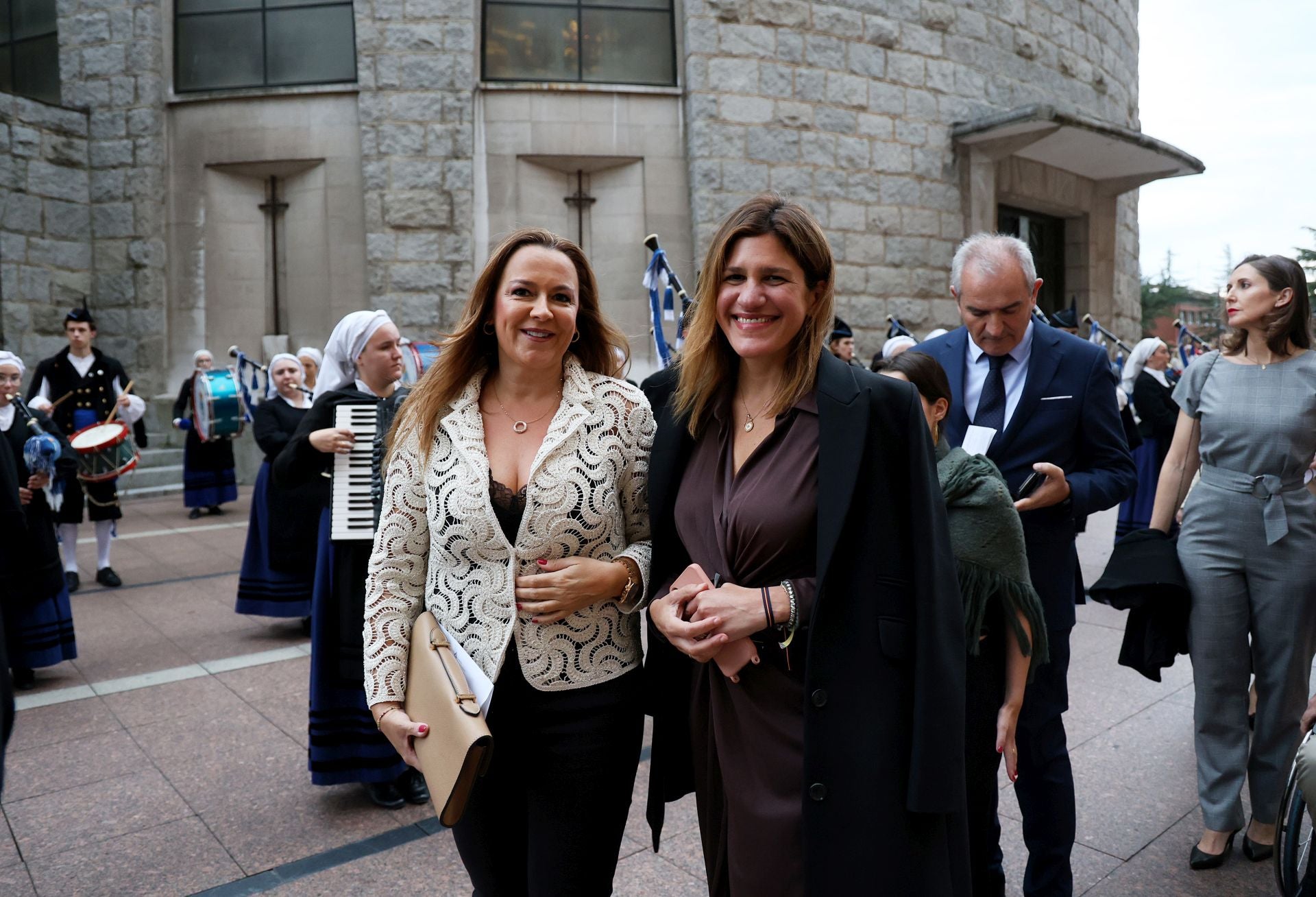 Elegancia y sobriedad entre los invitados al concierto previo a los Premios Princesa de Asturias