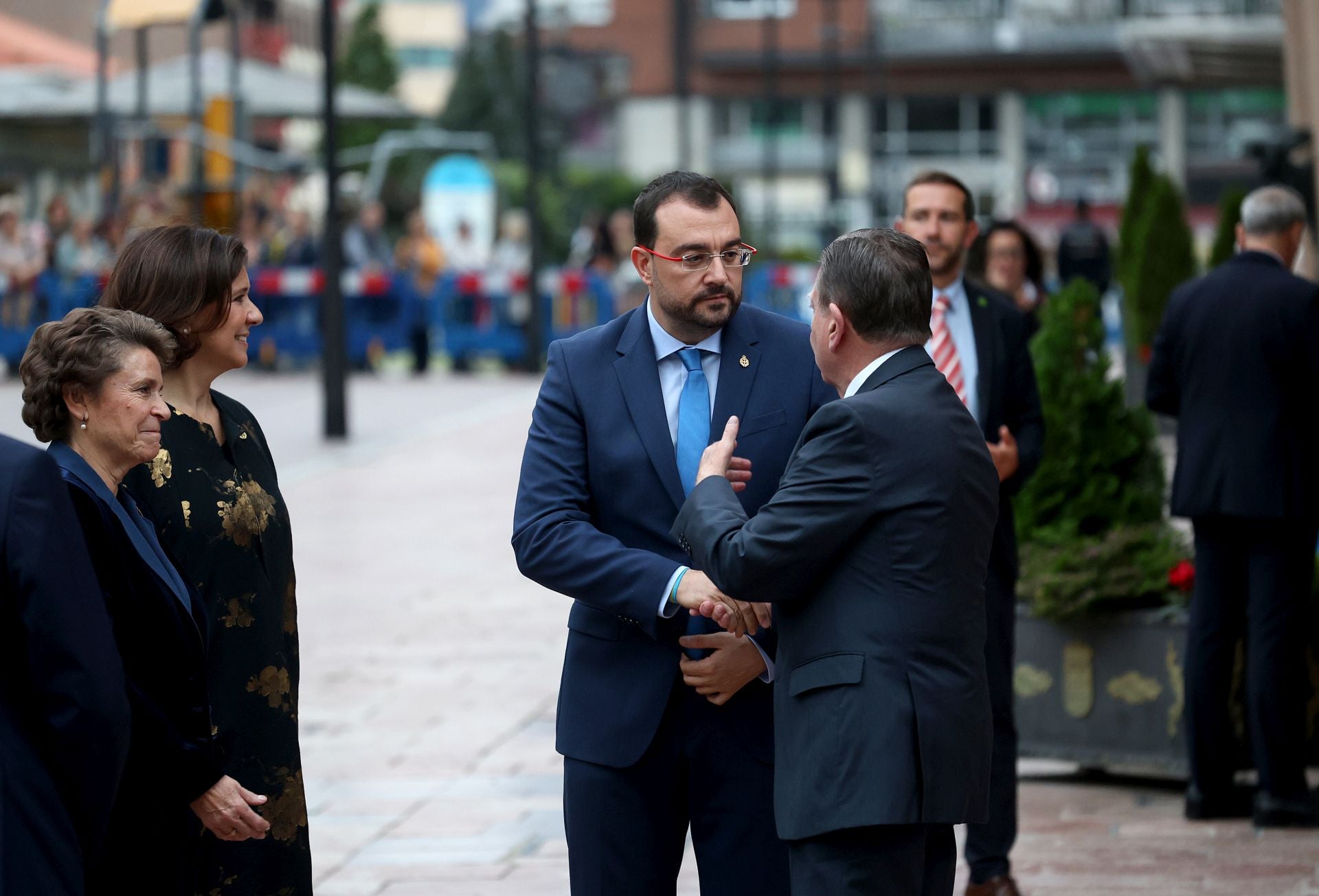 Elegancia y sobriedad entre los invitados al concierto previo a los Premios Princesa de Asturias