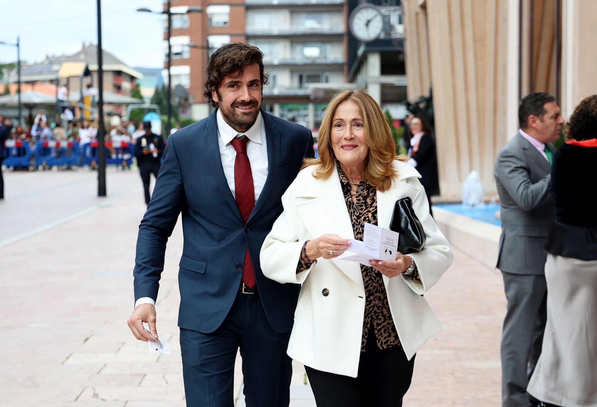 Elegancia y sobriedad entre los invitados al concierto previo a los Premios Princesa de Asturias