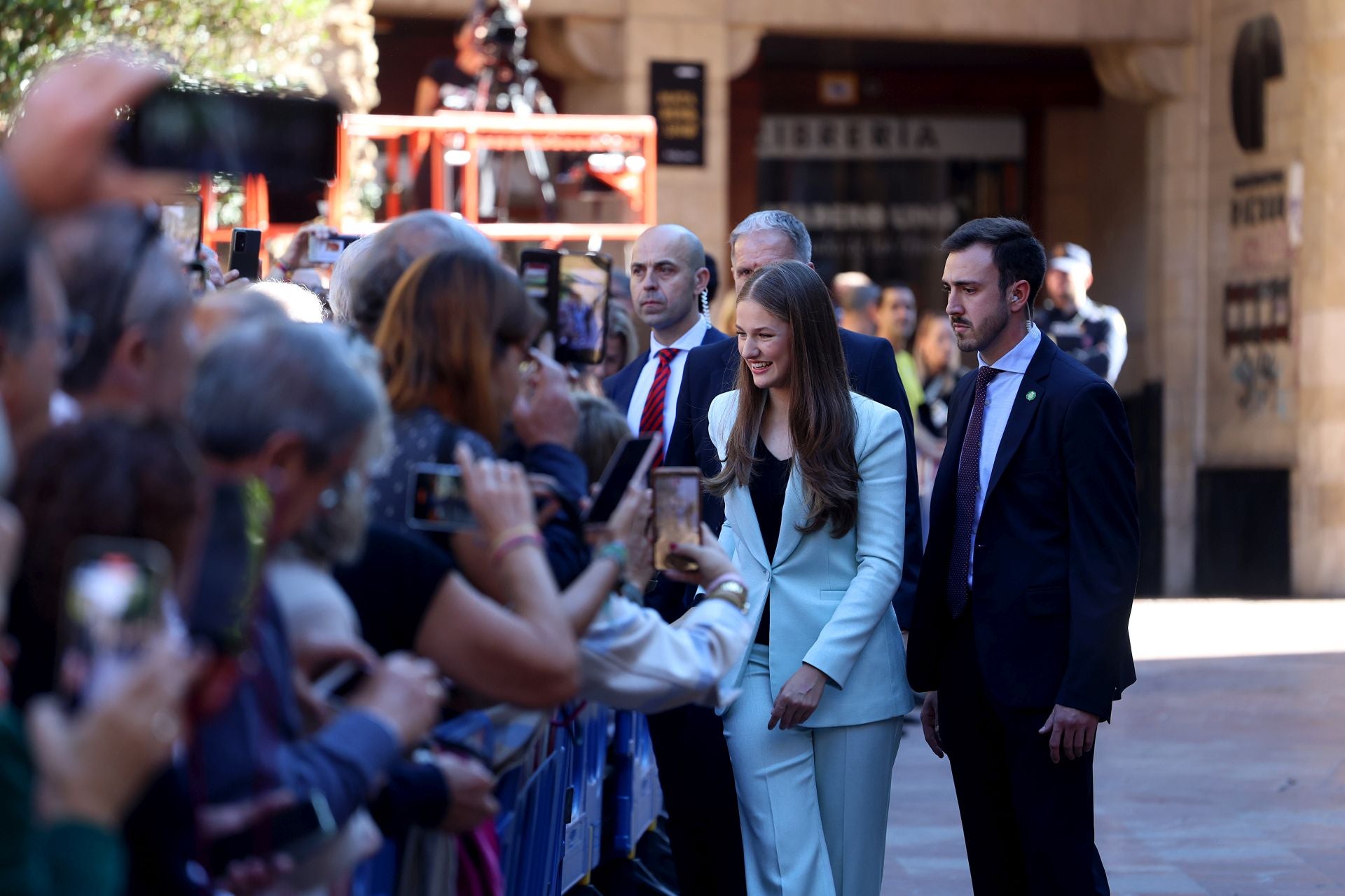 Multitudinario recibimiento a la Princesa Leonor en Oviedo