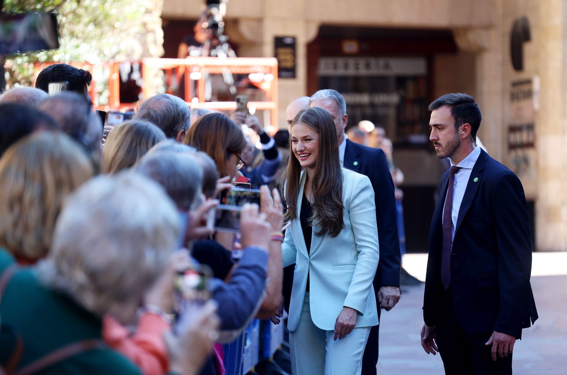 Multitudinario recibimiento a la Princesa Leonor en Oviedo