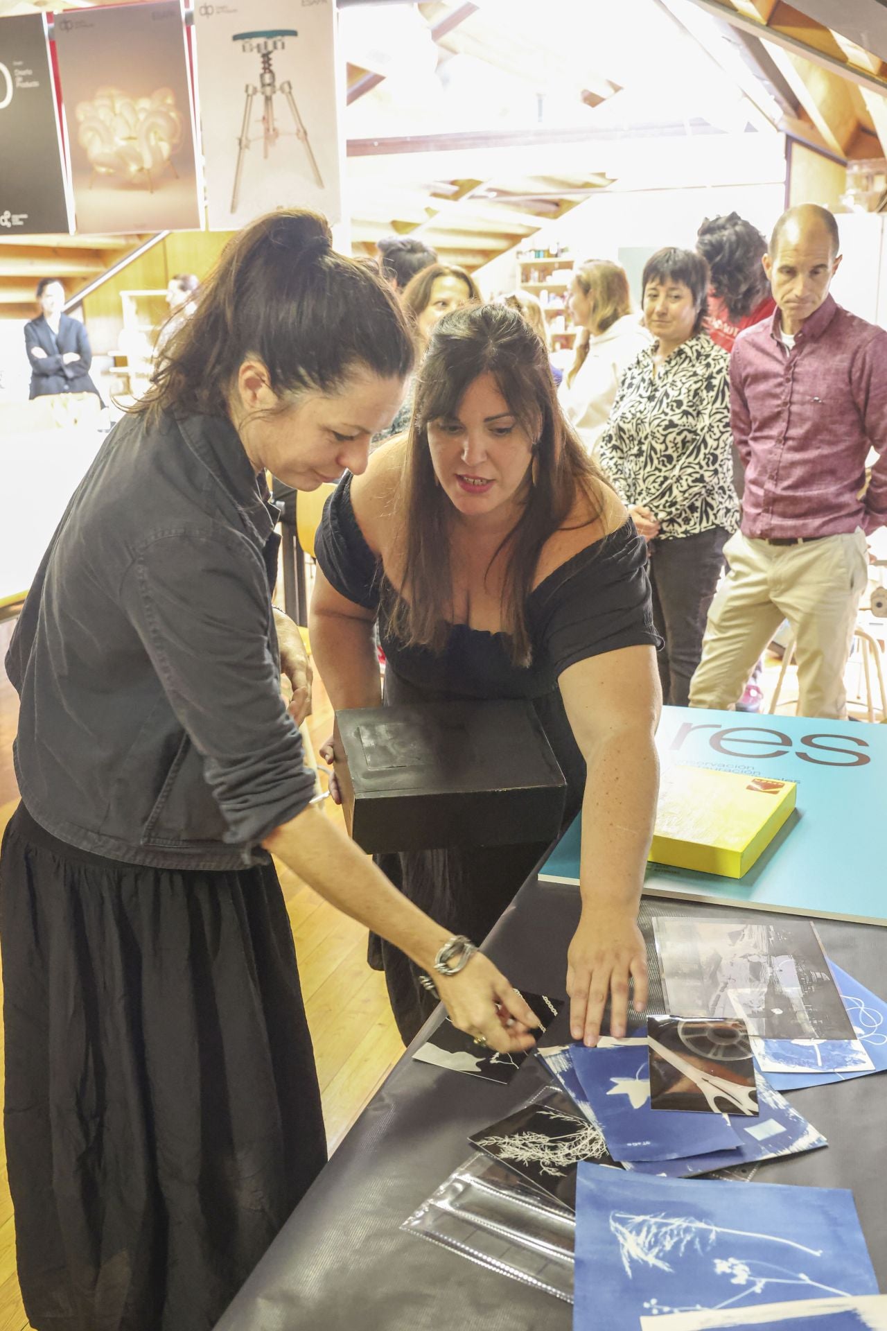 El encuentro de la Agencia Magnum con alumnos de la Escuela Superior de Arte del Principado, en imágenes