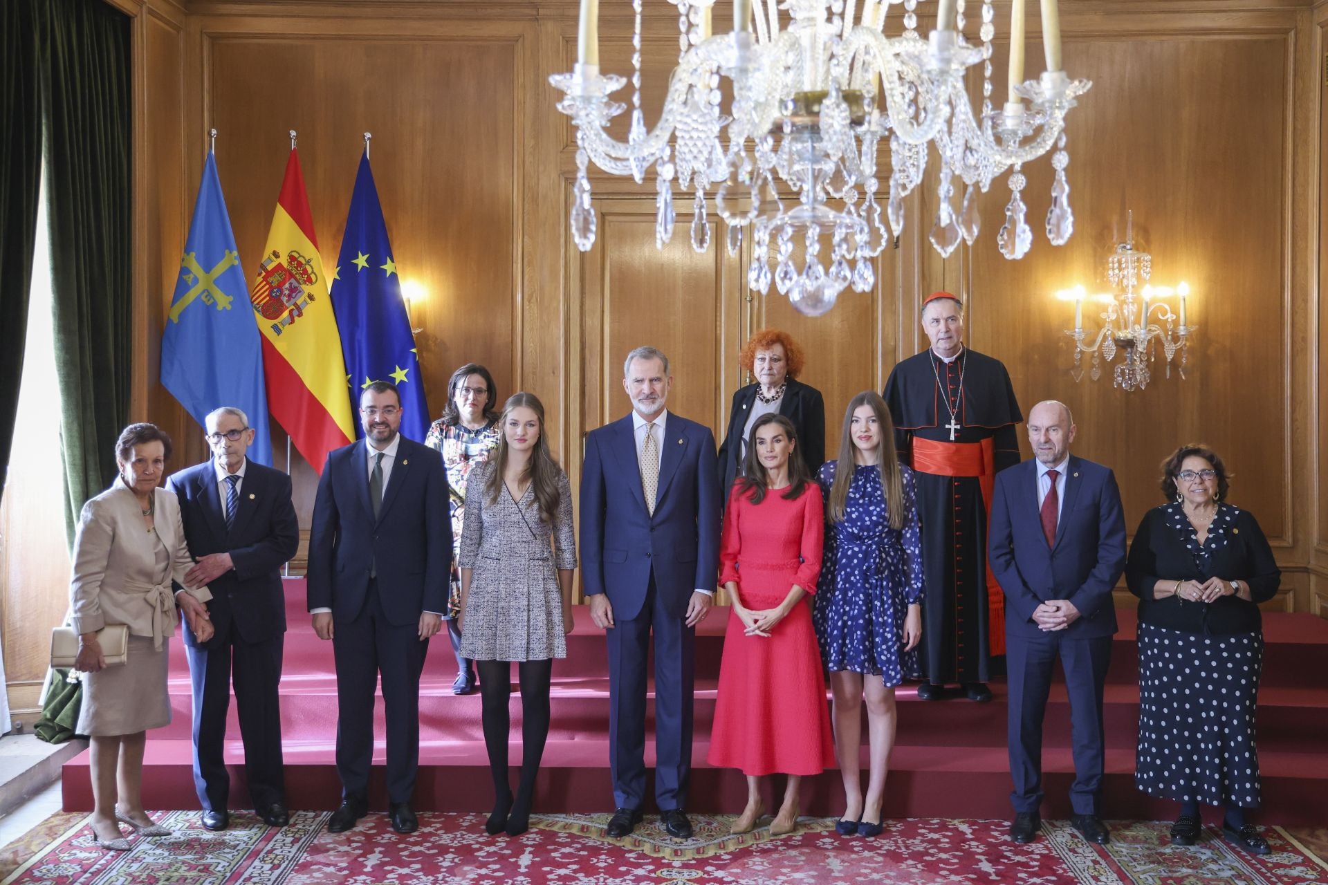 Sonrisas y cercanía: las imágenes de las audiencias de la Familia Real en el Reconquista