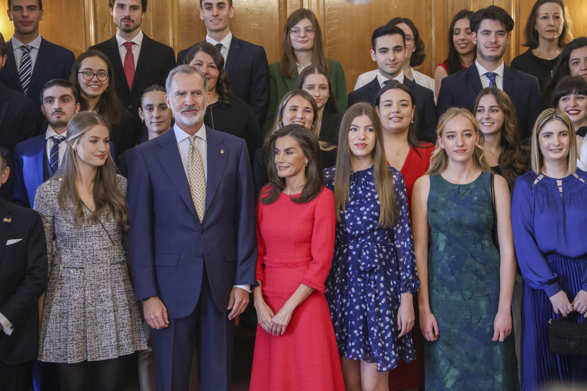 Sonrisas y cercanía: las imágenes de las audiencias de la Familia Real en el Reconquista