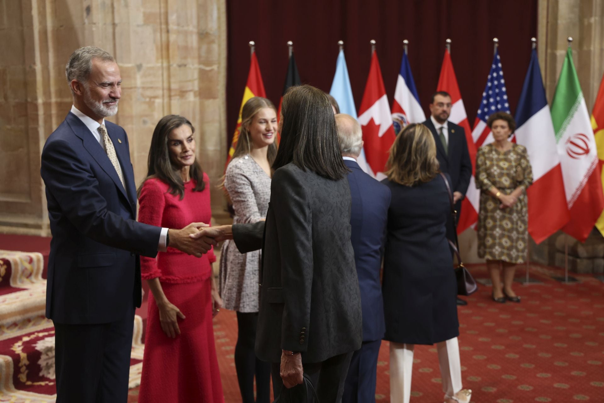 Sonrisas y cercanía: las imágenes de las audiencias de la Familia Real en el Reconquista