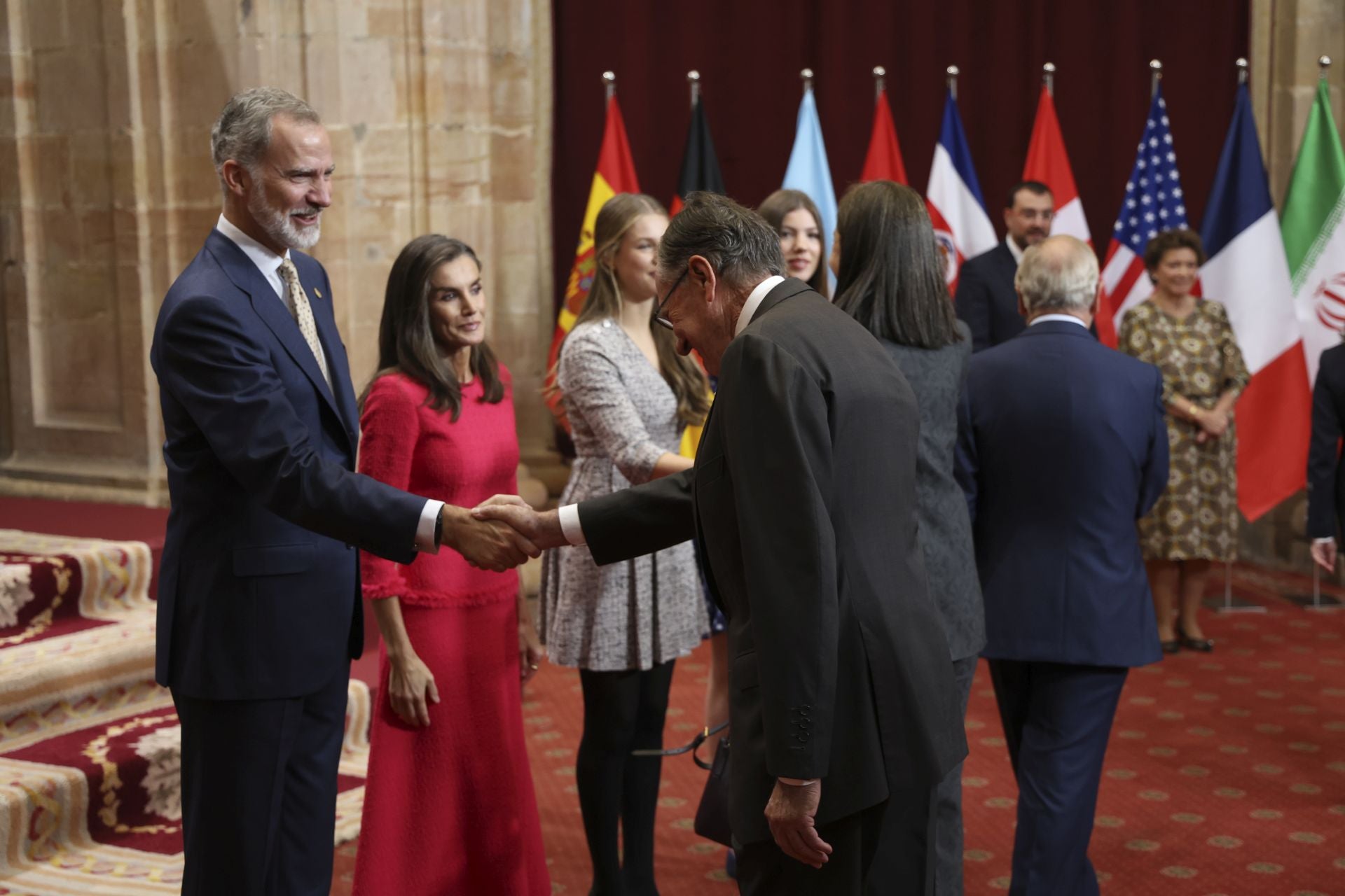 Sonrisas y cercanía: las imágenes de las audiencias de la Familia Real en el Reconquista
