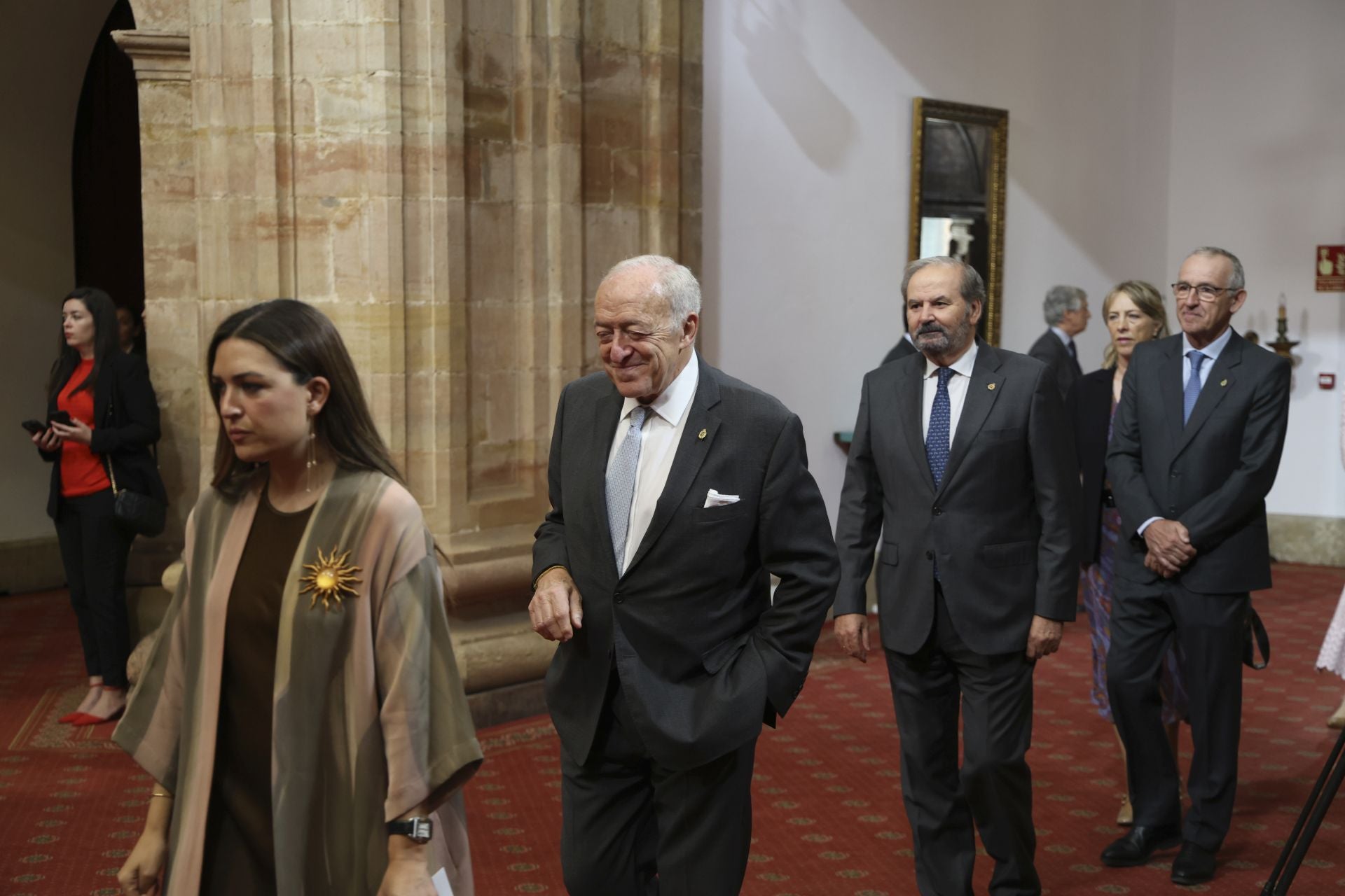 Sonrisas y cercanía: las imágenes de las audiencias de la Familia Real en el Reconquista