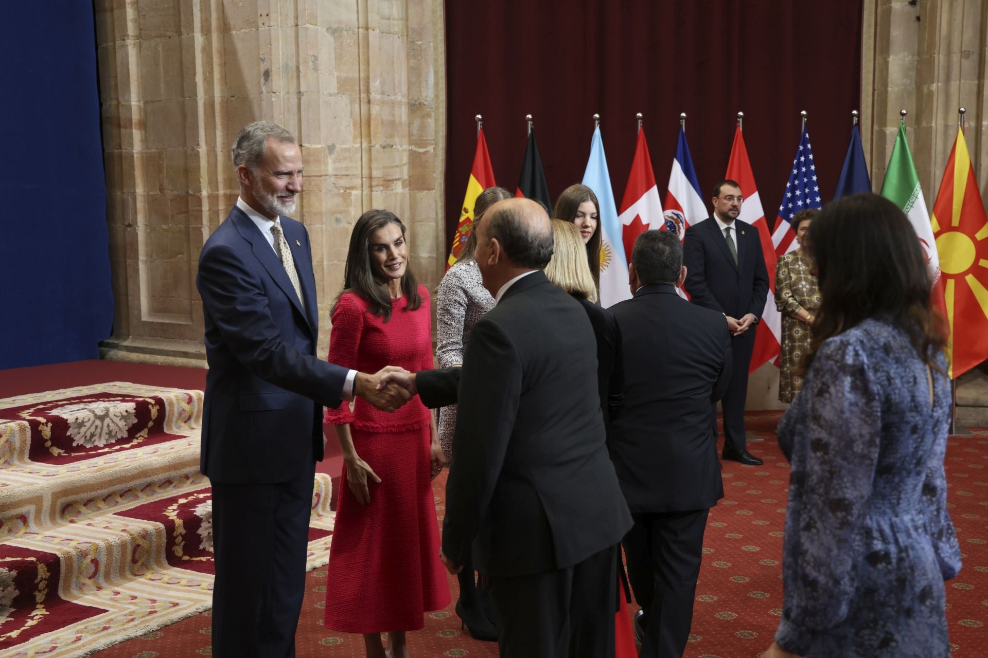 Sonrisas y cercanía: las imágenes de las audiencias de la Familia Real en el Reconquista
