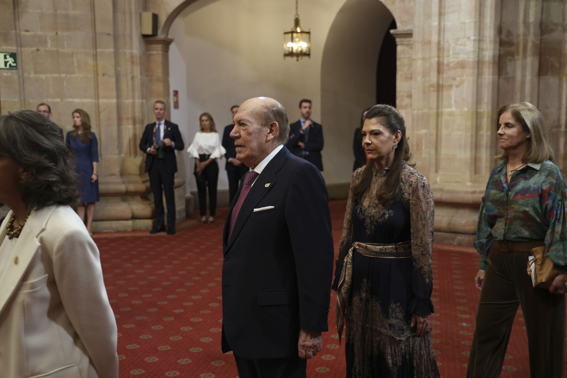 Sonrisas y cercanía: las imágenes de las audiencias de la Familia Real en el Reconquista