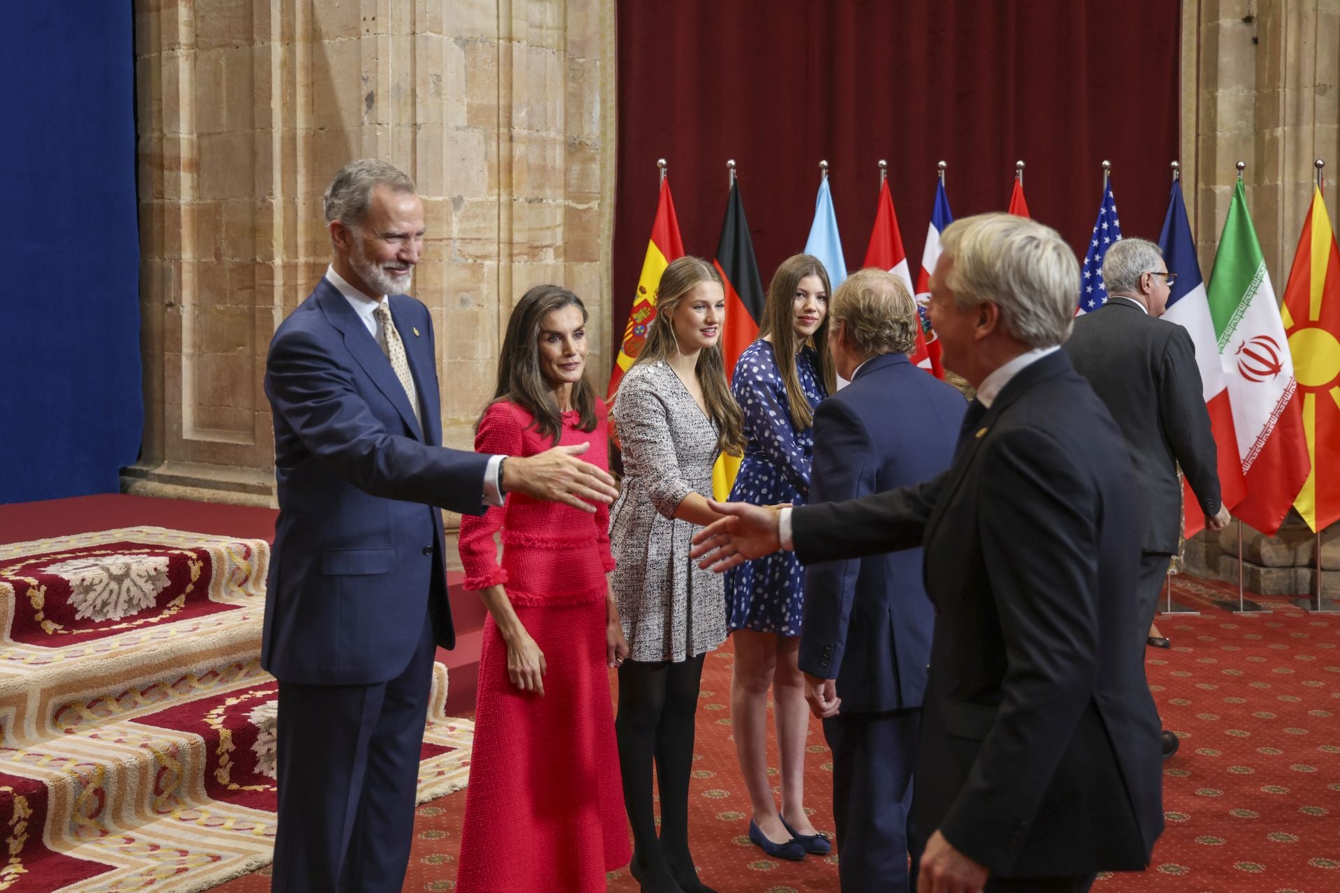 Sonrisas y cercanía: las imágenes de las audiencias de la Familia Real en el Reconquista