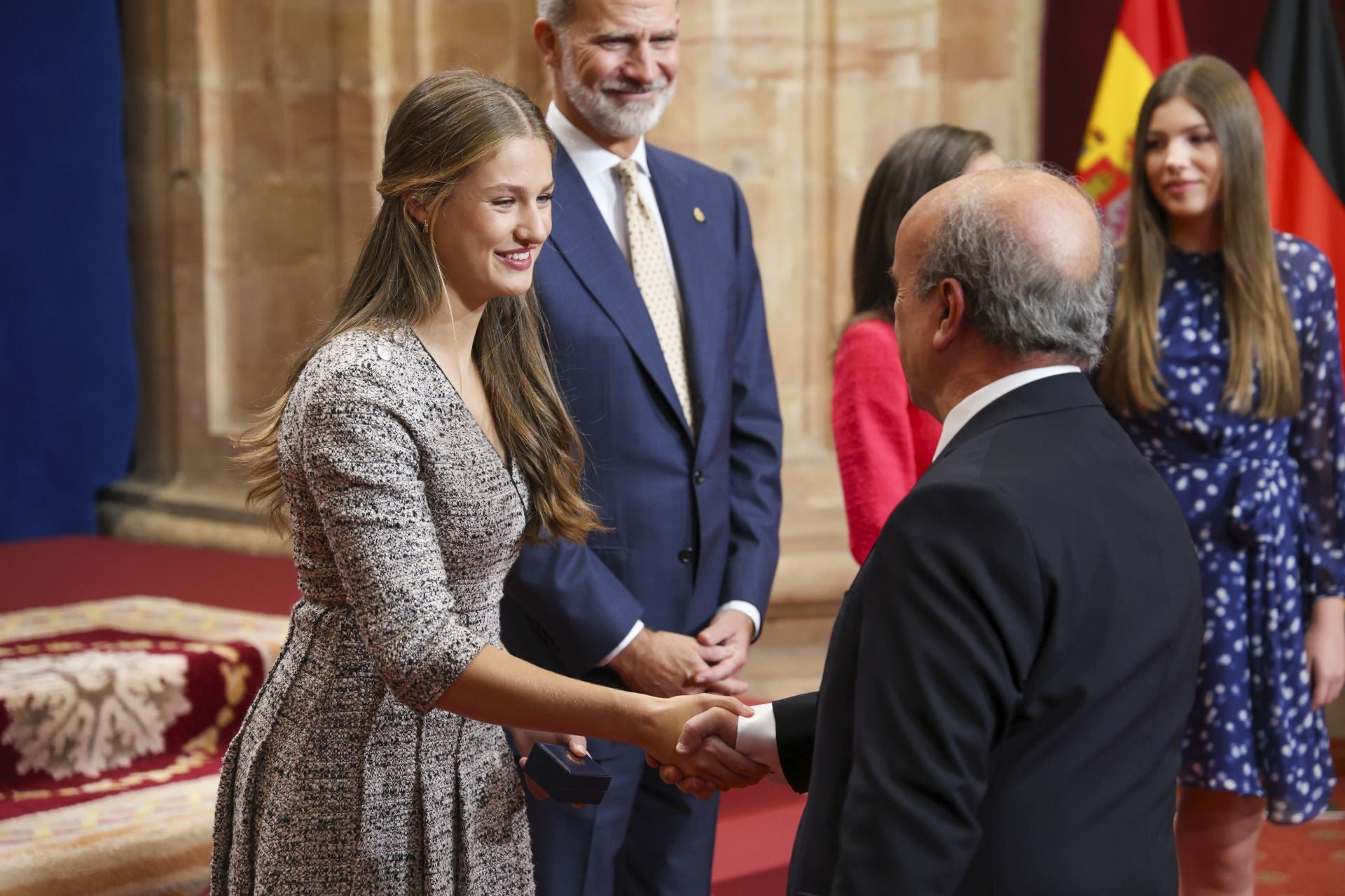 Sonrisas y cercanía: las imágenes de las audiencias de la Familia Real en el Reconquista