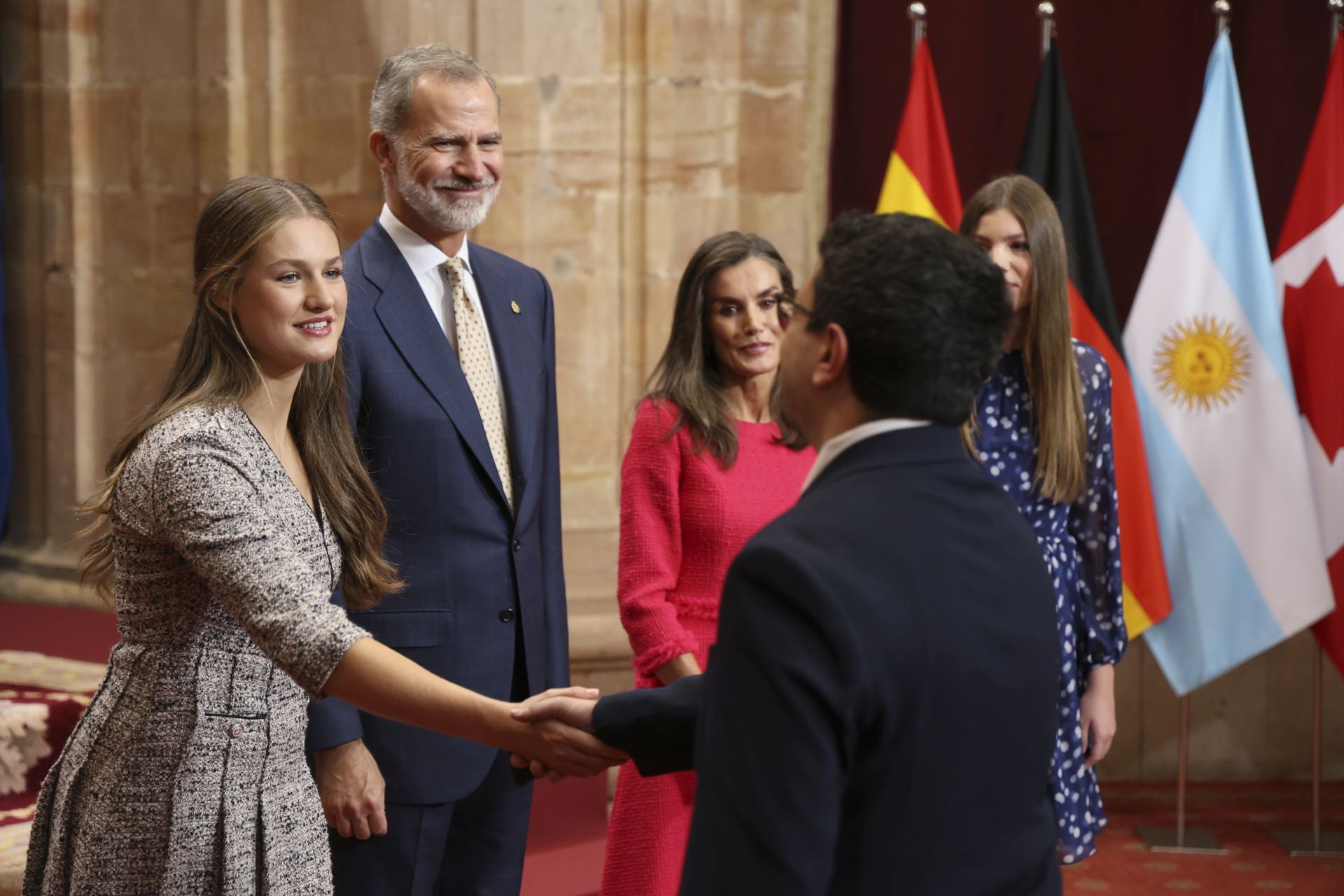 Sonrisas y cercanía: las imágenes de las audiencias de la Familia Real en el Reconquista