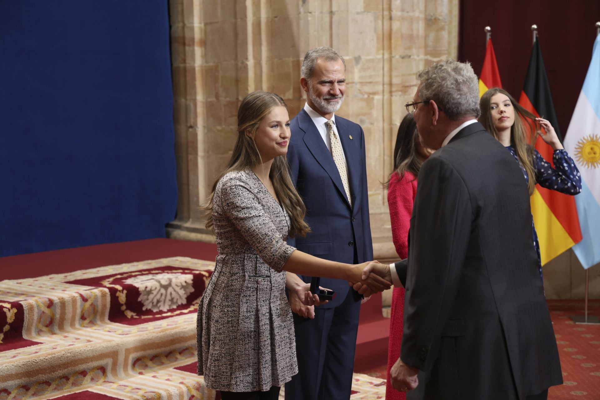 Sonrisas y cercanía: las imágenes de las audiencias de la Familia Real en el Reconquista