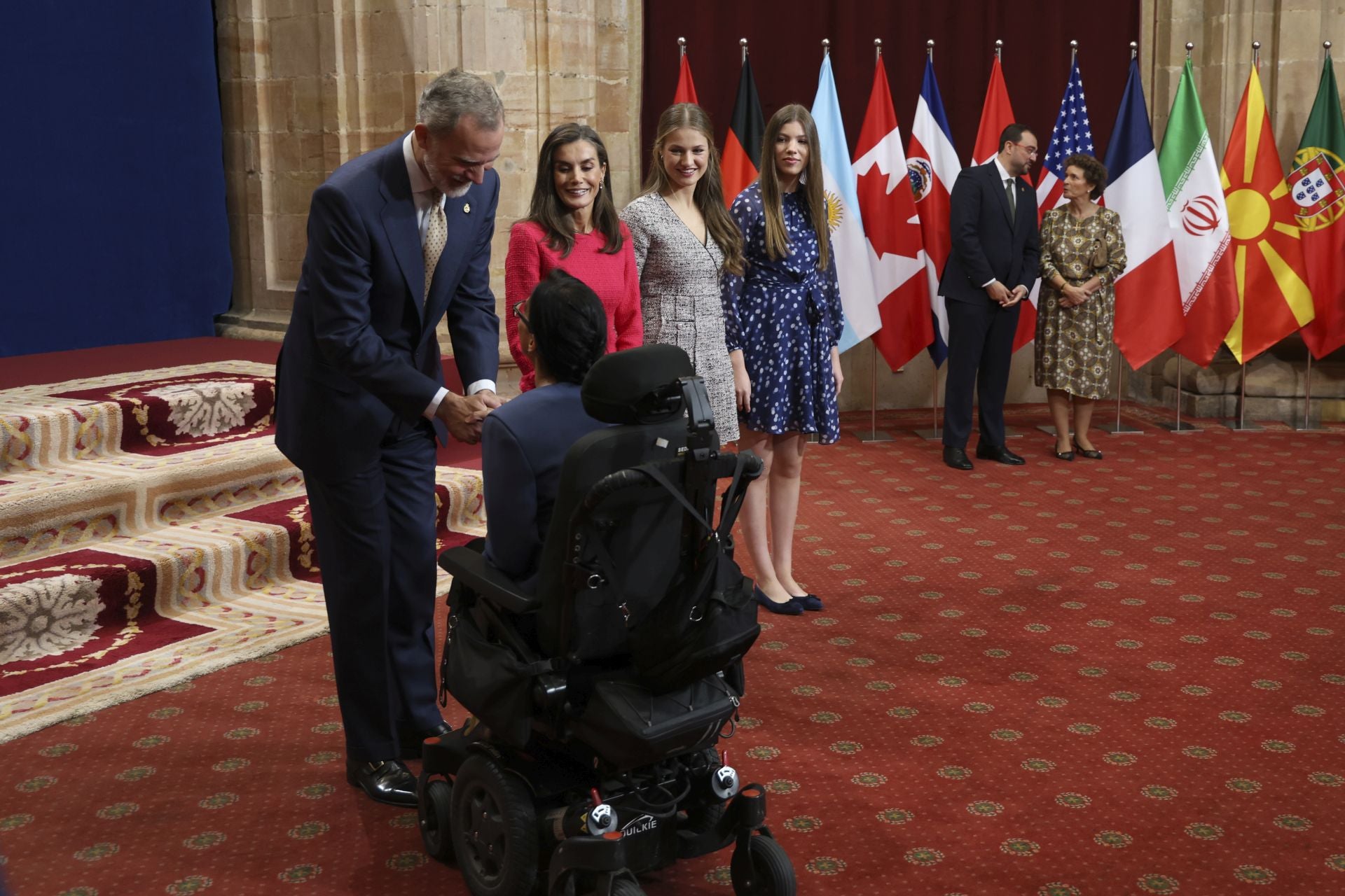 Sonrisas y cercanía: las imágenes de las audiencias de la Familia Real en el Reconquista