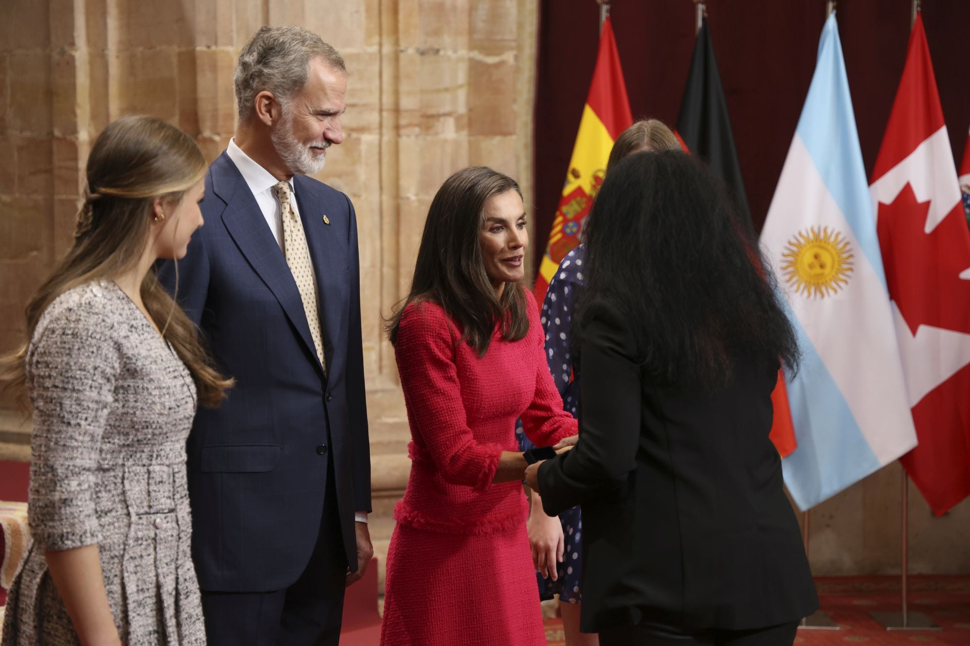 Sonrisas y cercanía: las imágenes de las audiencias de la Familia Real en el Reconquista