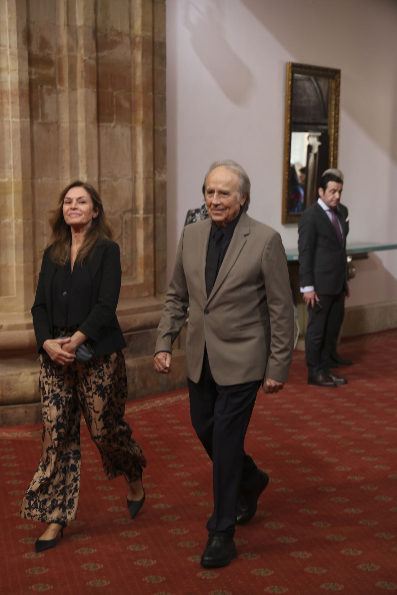 Sonrisas y cercanía: las imágenes de las audiencias de la Familia Real en el Reconquista