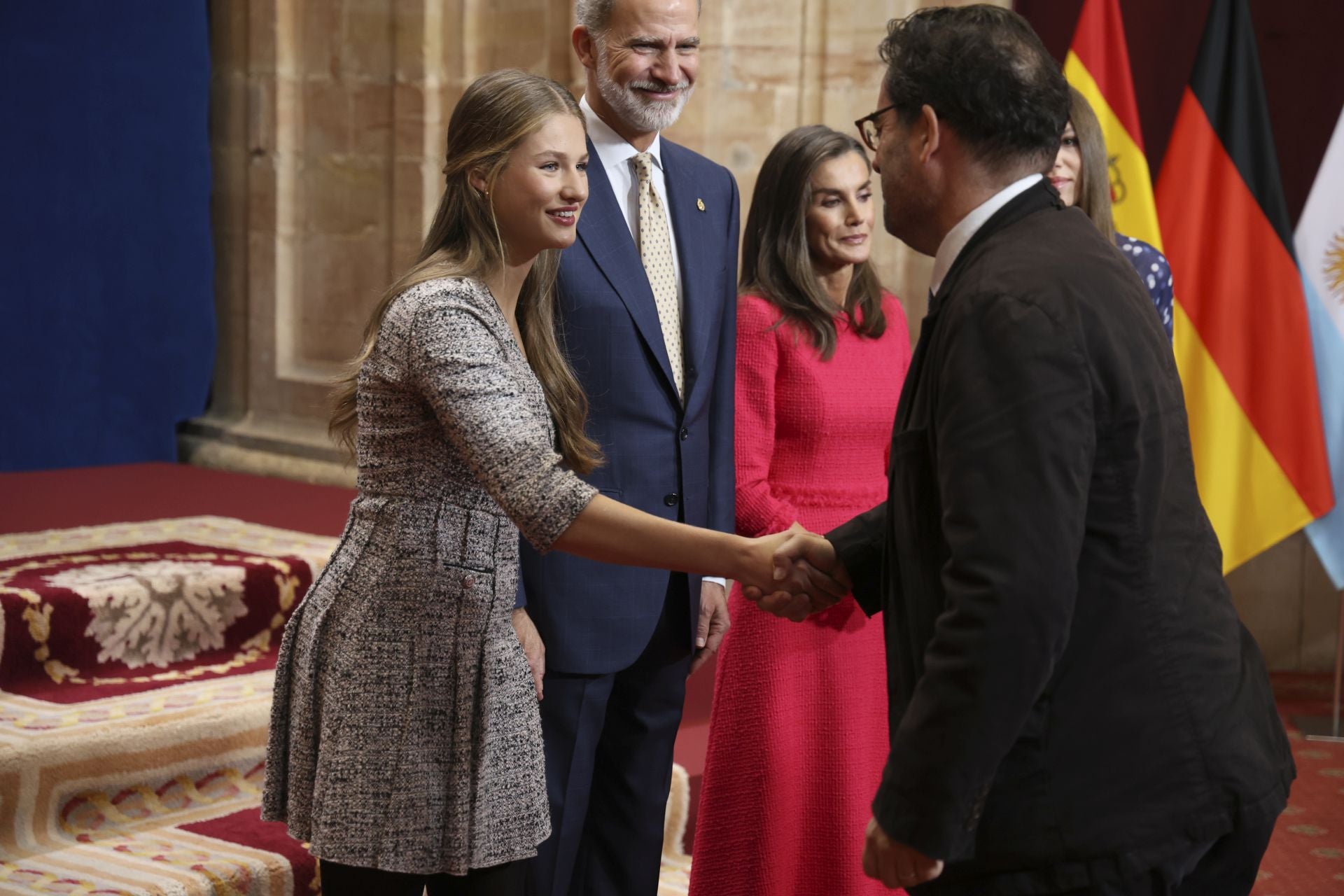 Sonrisas y cercanía: las imágenes de las audiencias de la Familia Real en el Reconquista