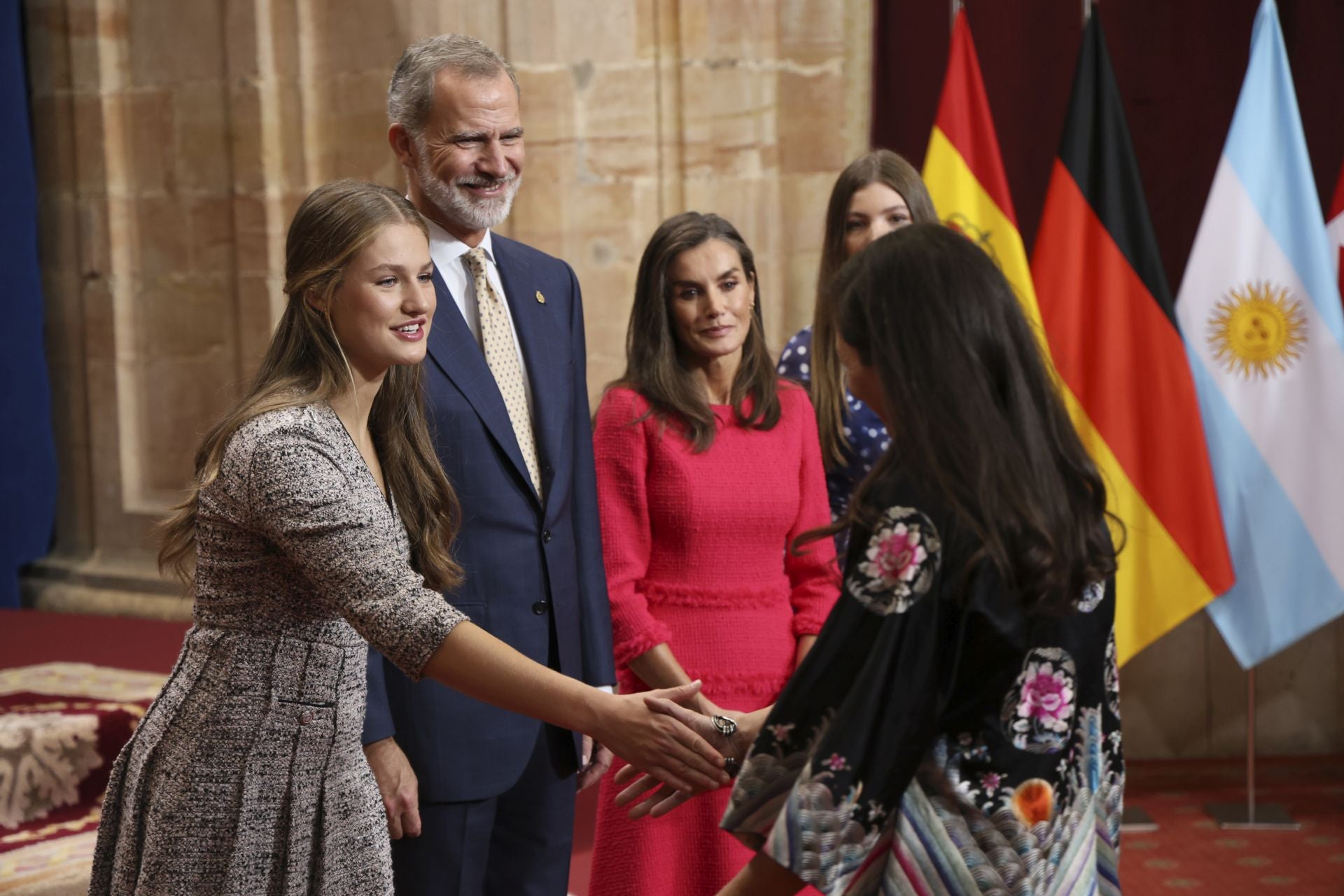 Sonrisas y cercanía: las imágenes de las audiencias de la Familia Real en el Reconquista