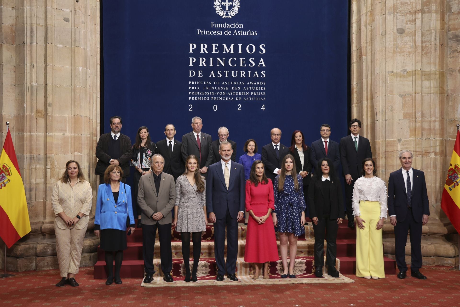 Sonrisas y cercanía: las imágenes de las audiencias de la Familia Real en el Reconquista