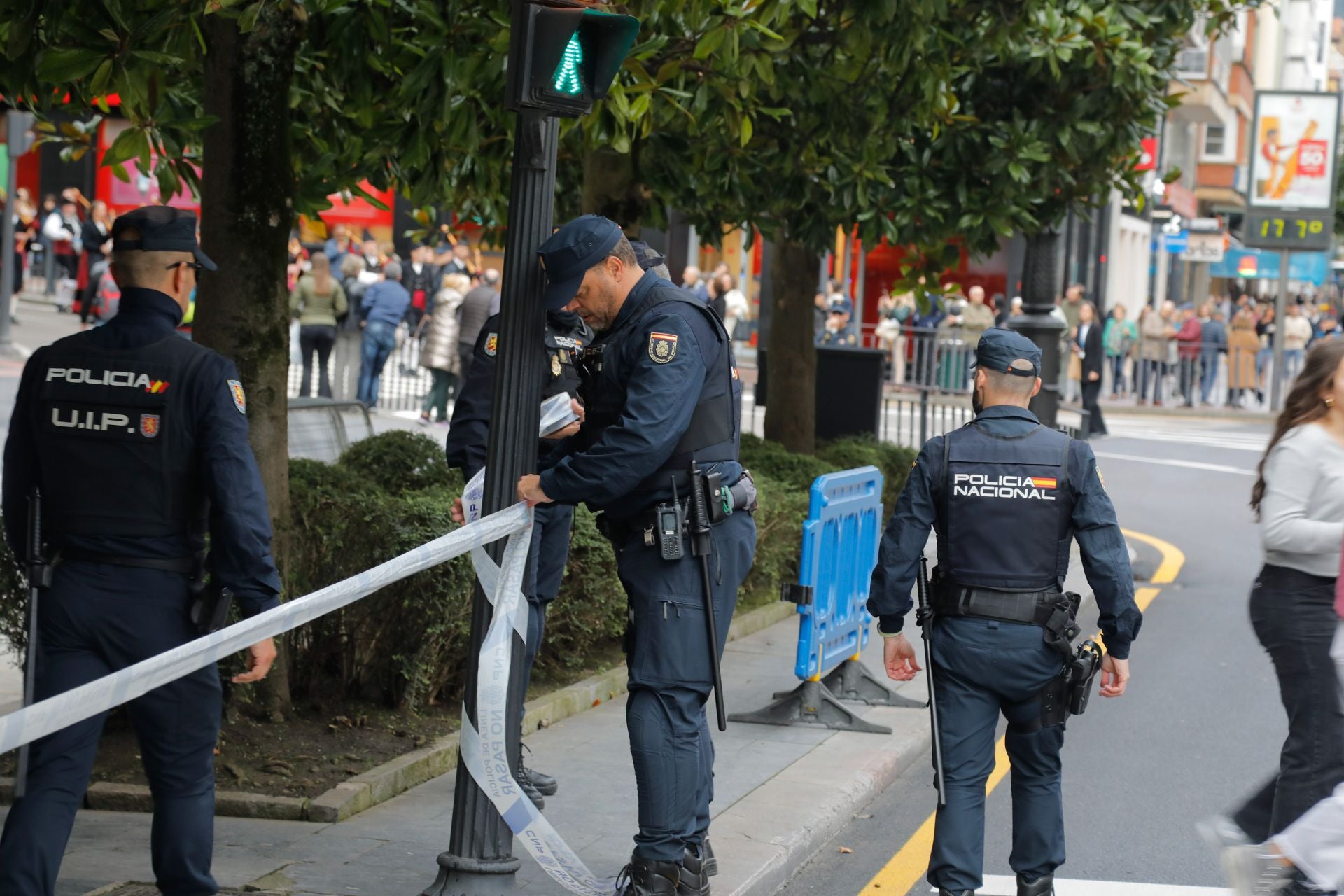 Gran expectación y mucha seguridad a las puertas del Campoamor