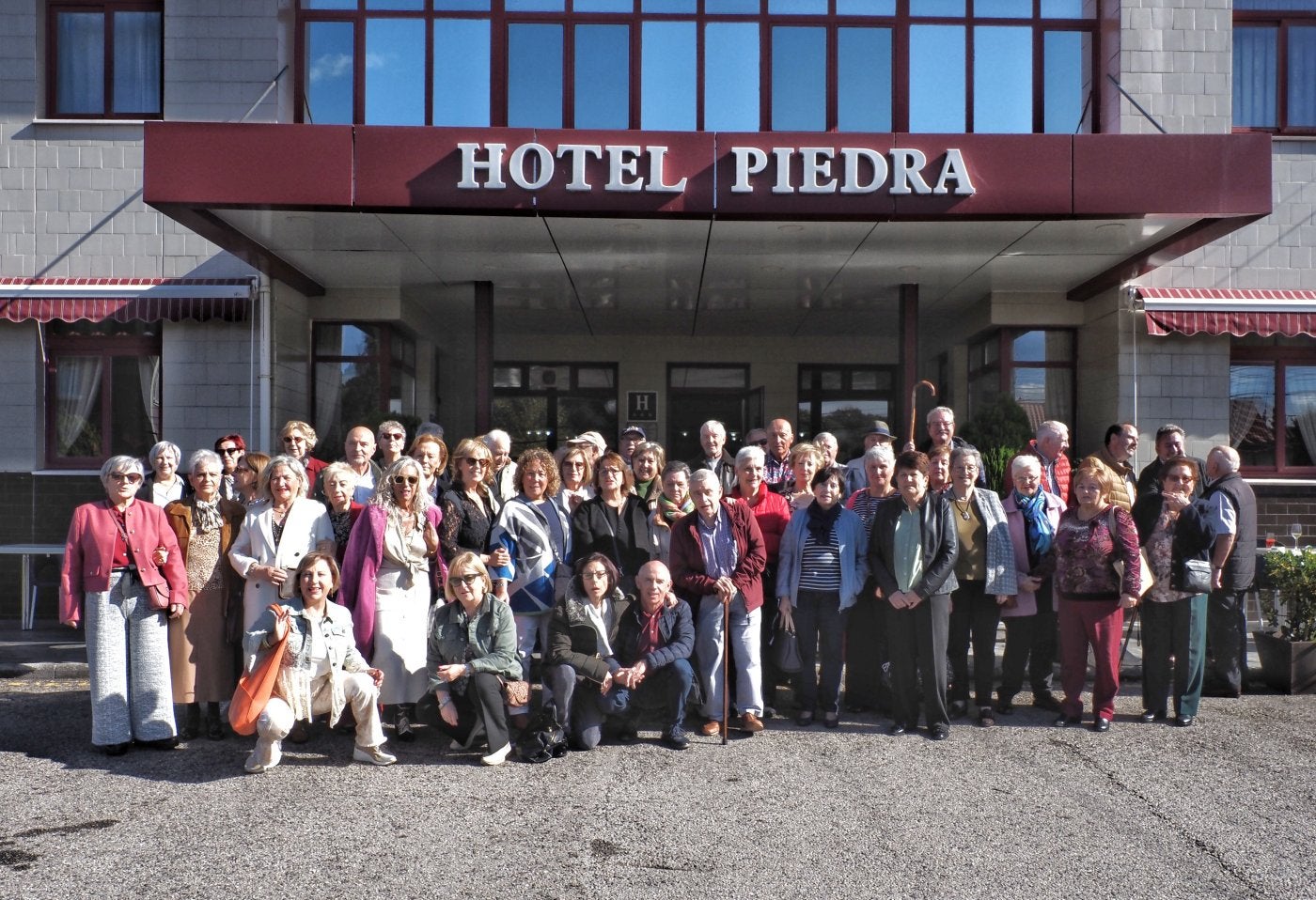 Los extrabajadores de Perlora en la reunión anual que mantuvieron ayer.