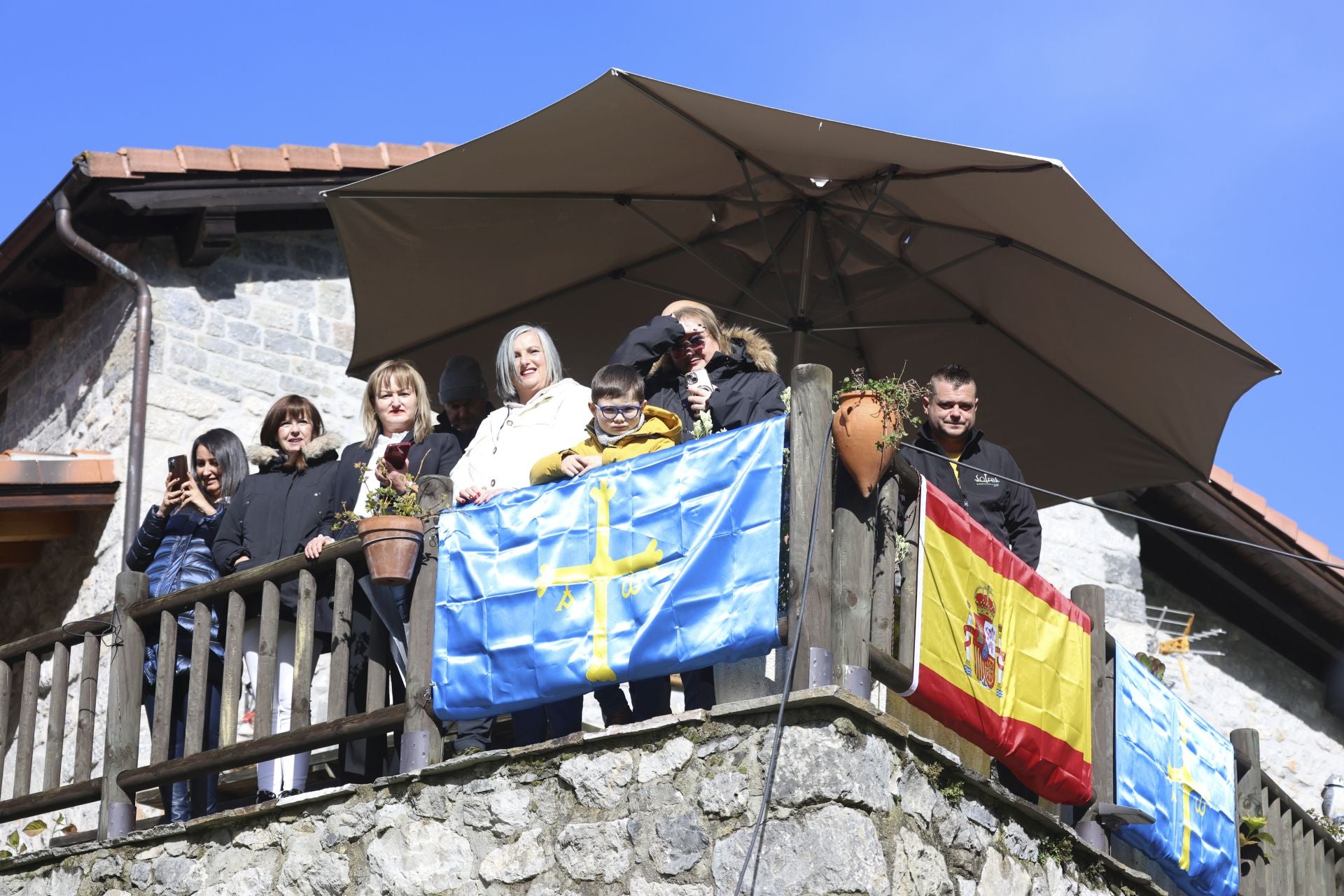 Sotres, pletórico: la visita real al Pueblo Ejemplar de Asturias, en imágenes