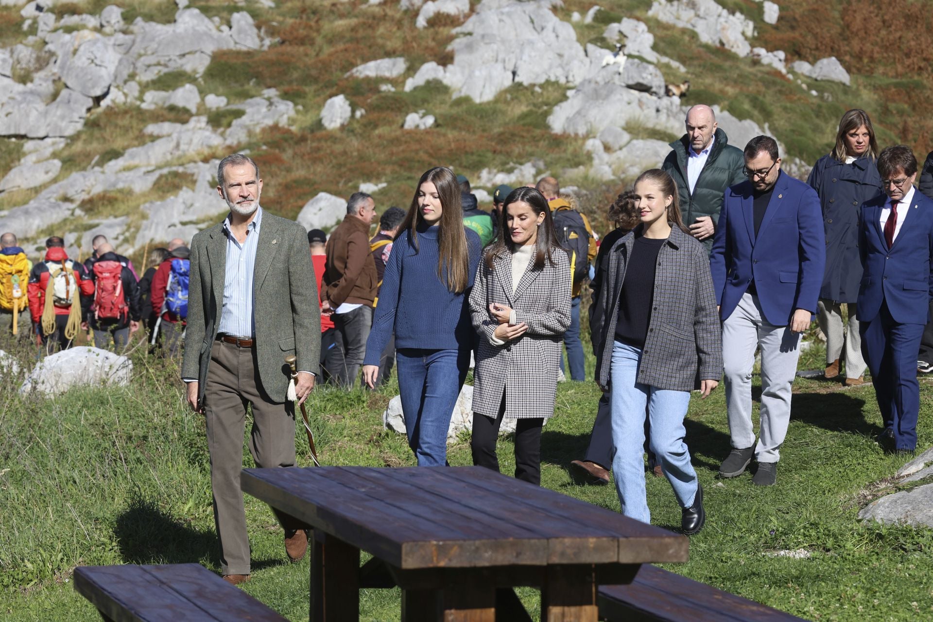 Sotres, pletórico: la visita real al Pueblo Ejemplar de Asturias, en imágenes