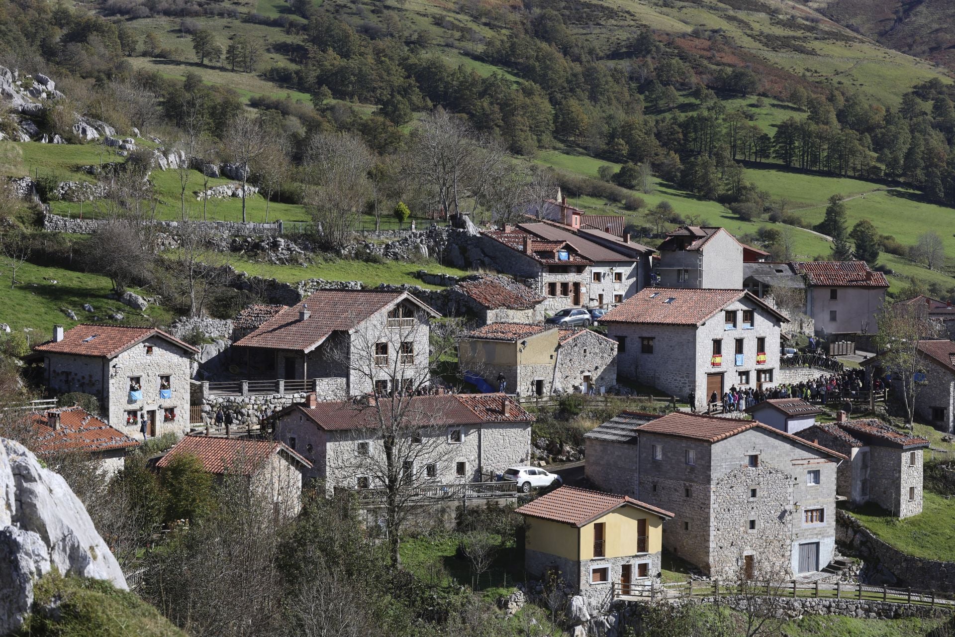 Sotres, pletórico: la visita real al Pueblo Ejemplar de Asturias, en imágenes