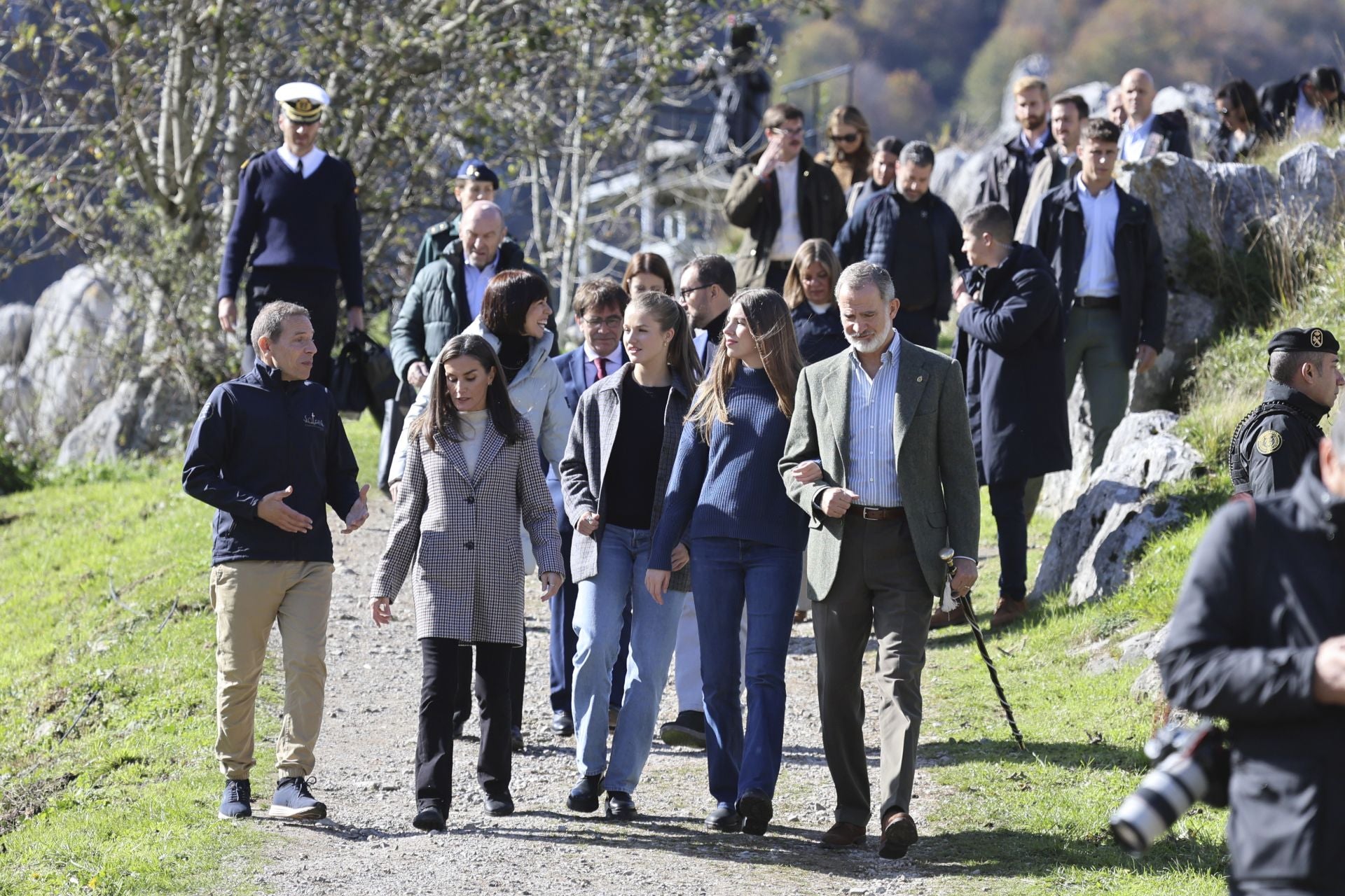 Sotres, pletórico: la visita real al Pueblo Ejemplar de Asturias, en imágenes