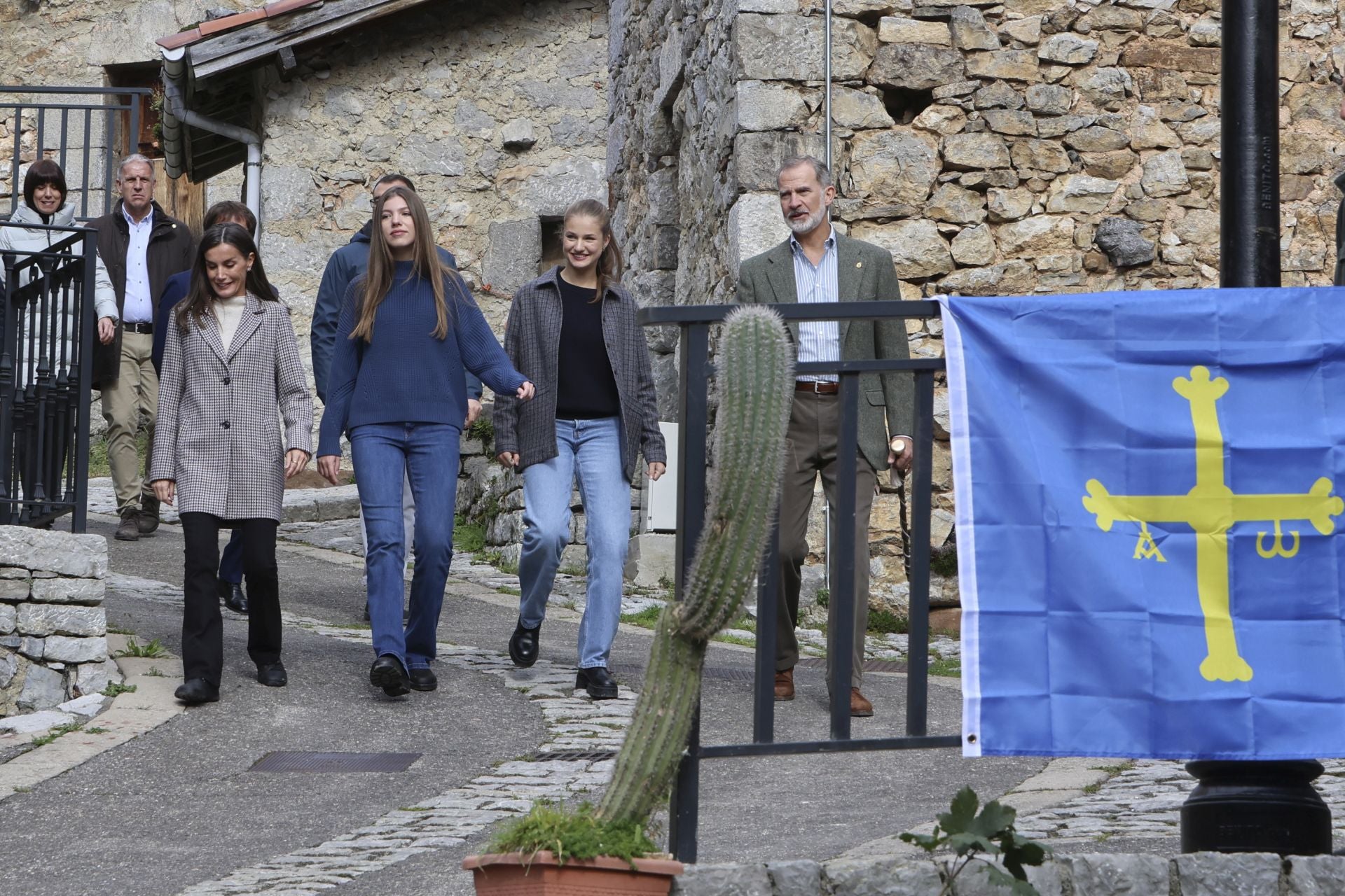 Sotres, pletórico: la visita real al Pueblo Ejemplar de Asturias, en imágenes